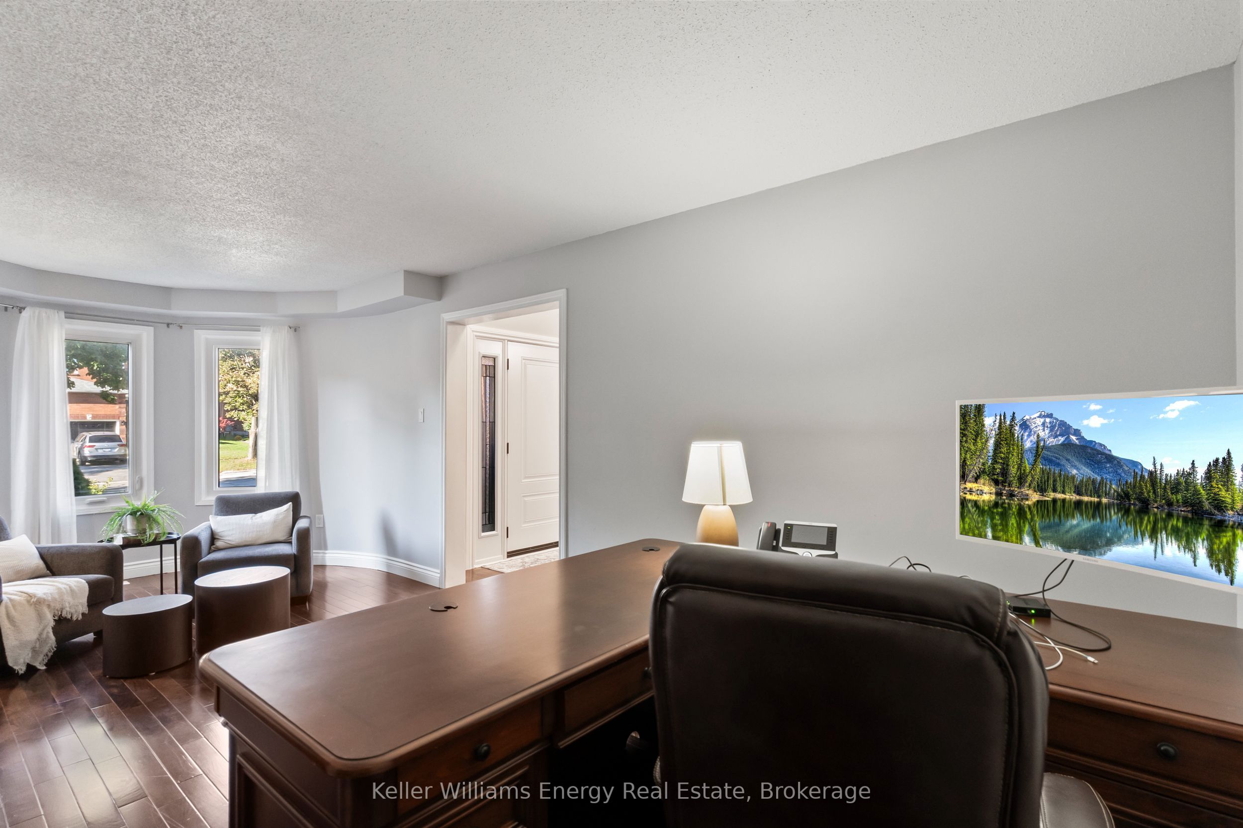523 Palmtree Crescent Property Photo 10