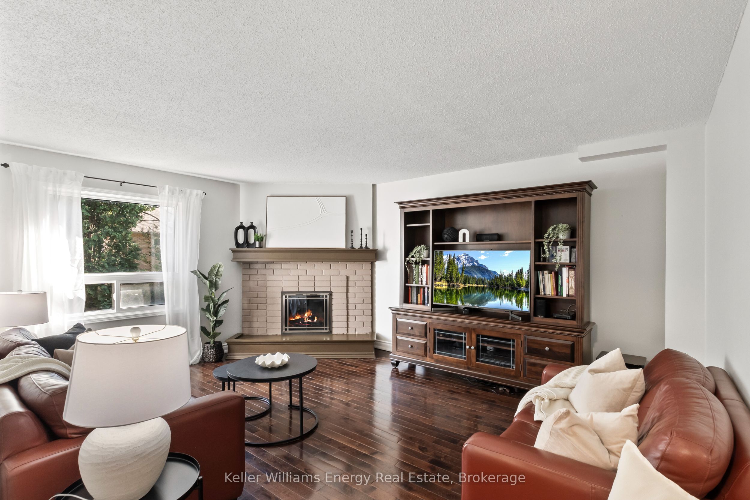 523 Palmtree Crescent Property Photo 12