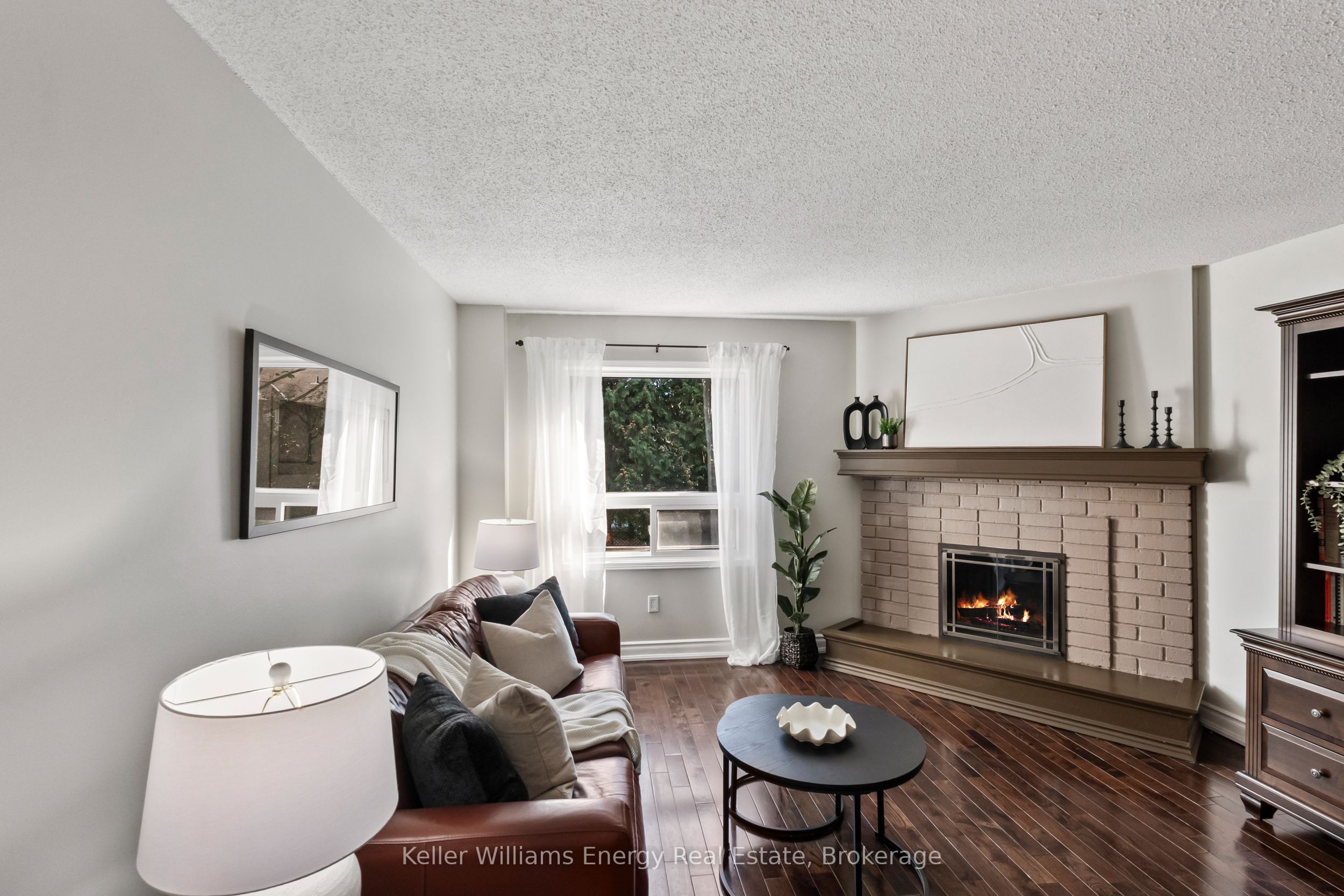 523 Palmtree Crescent Property Photo 14