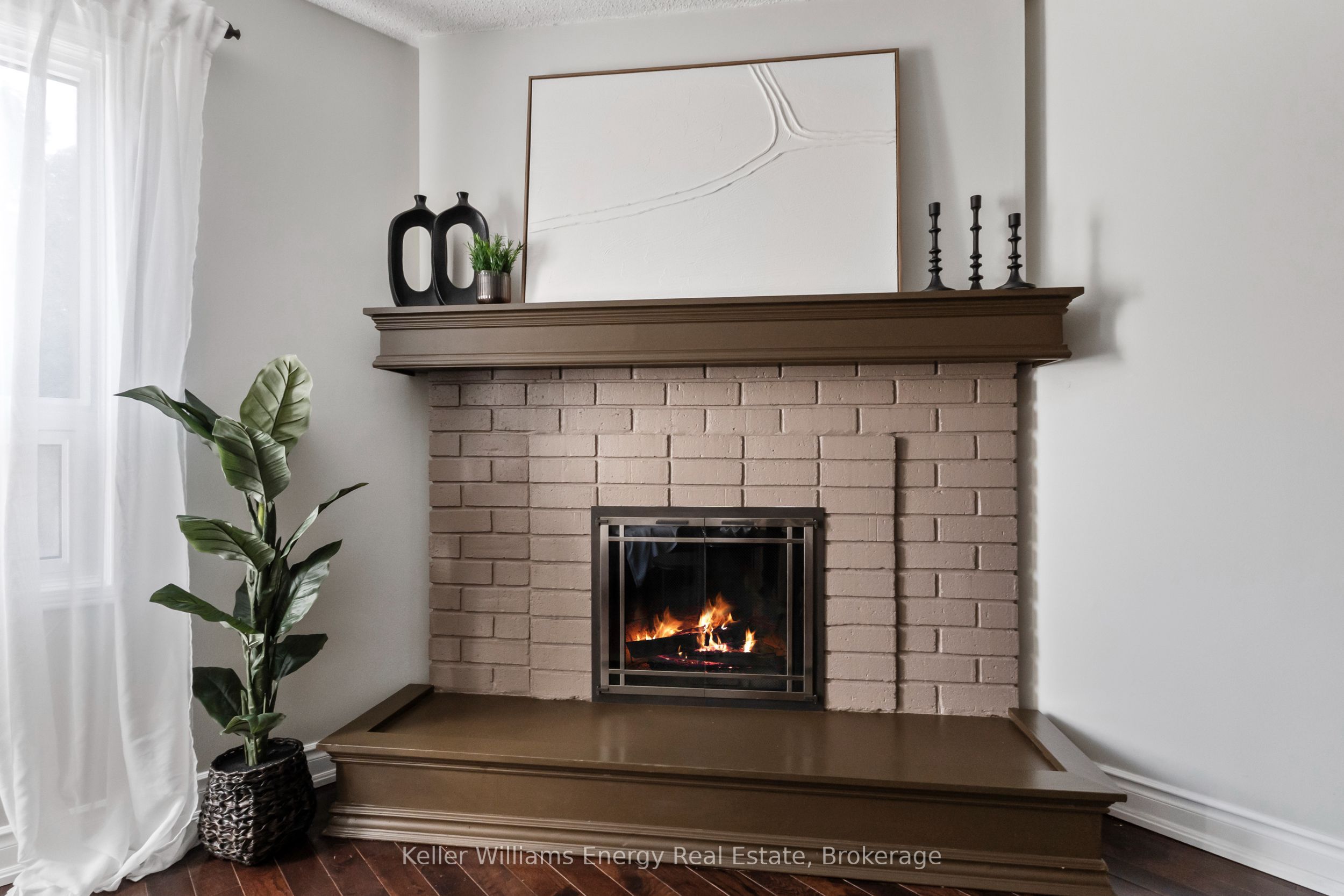 523 Palmtree Crescent Property Photo 15