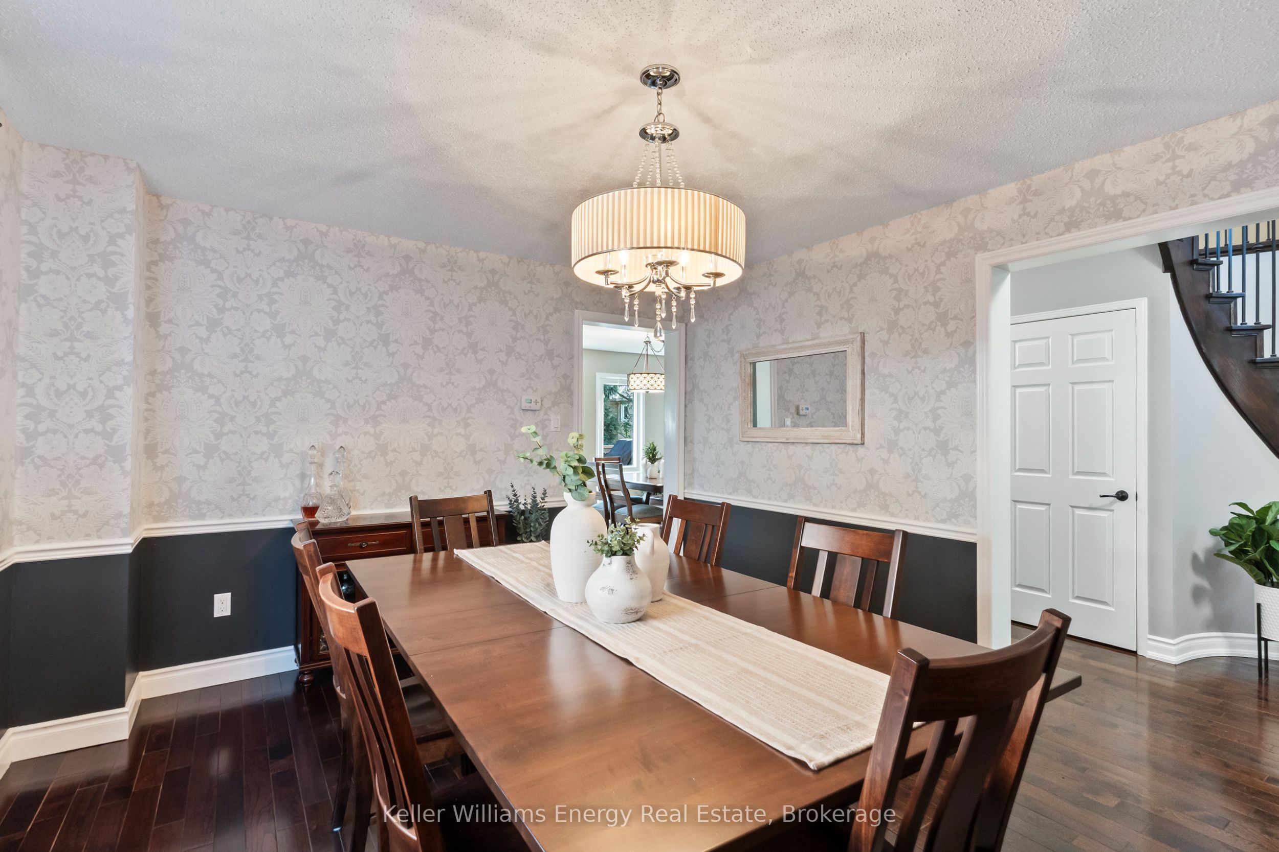 523 Palmtree Crescent Property Photo 16