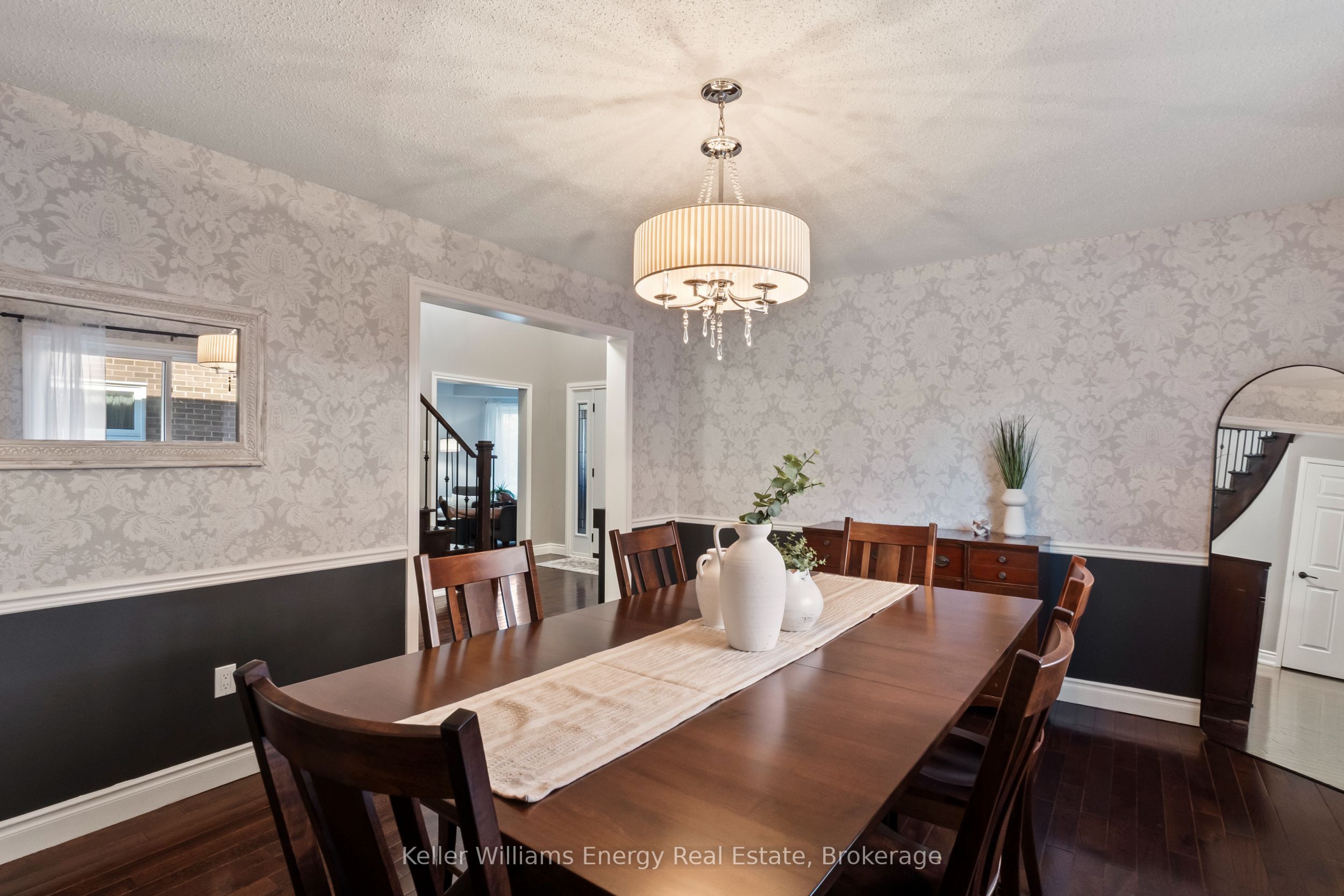 523 Palmtree Crescent Property Photo 18