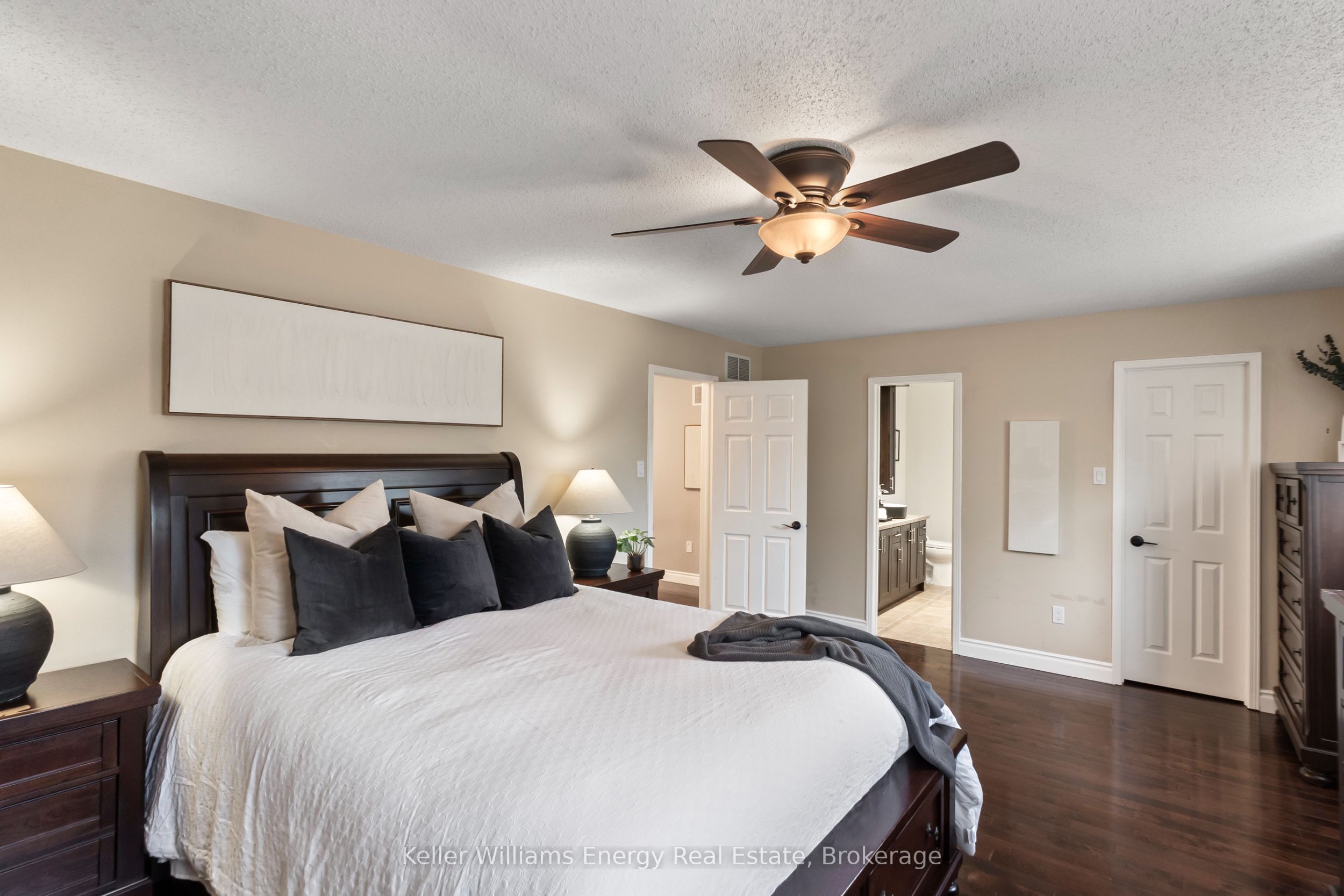 523 Palmtree Crescent Property Photo 20
