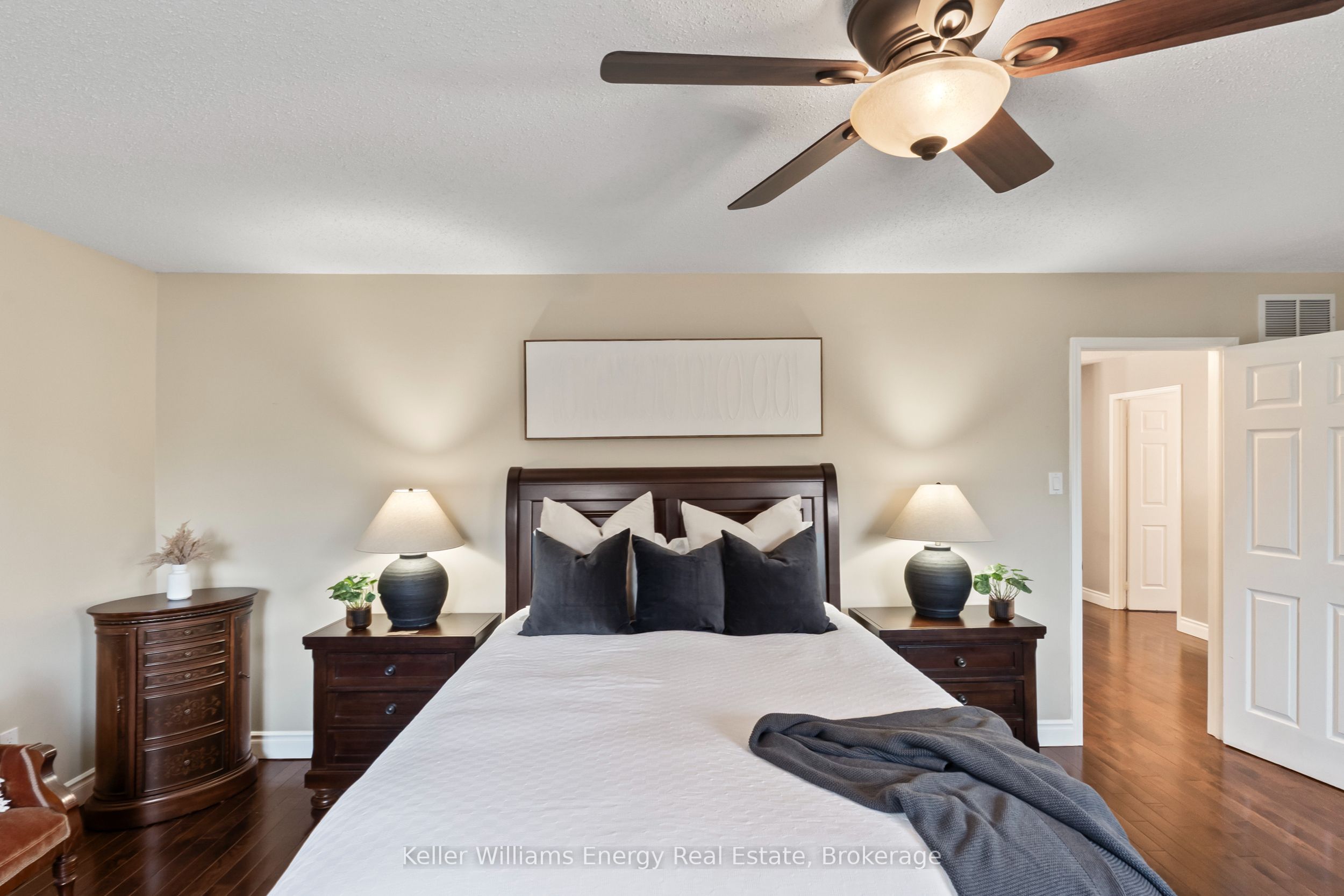 523 Palmtree Crescent Property Photo 22