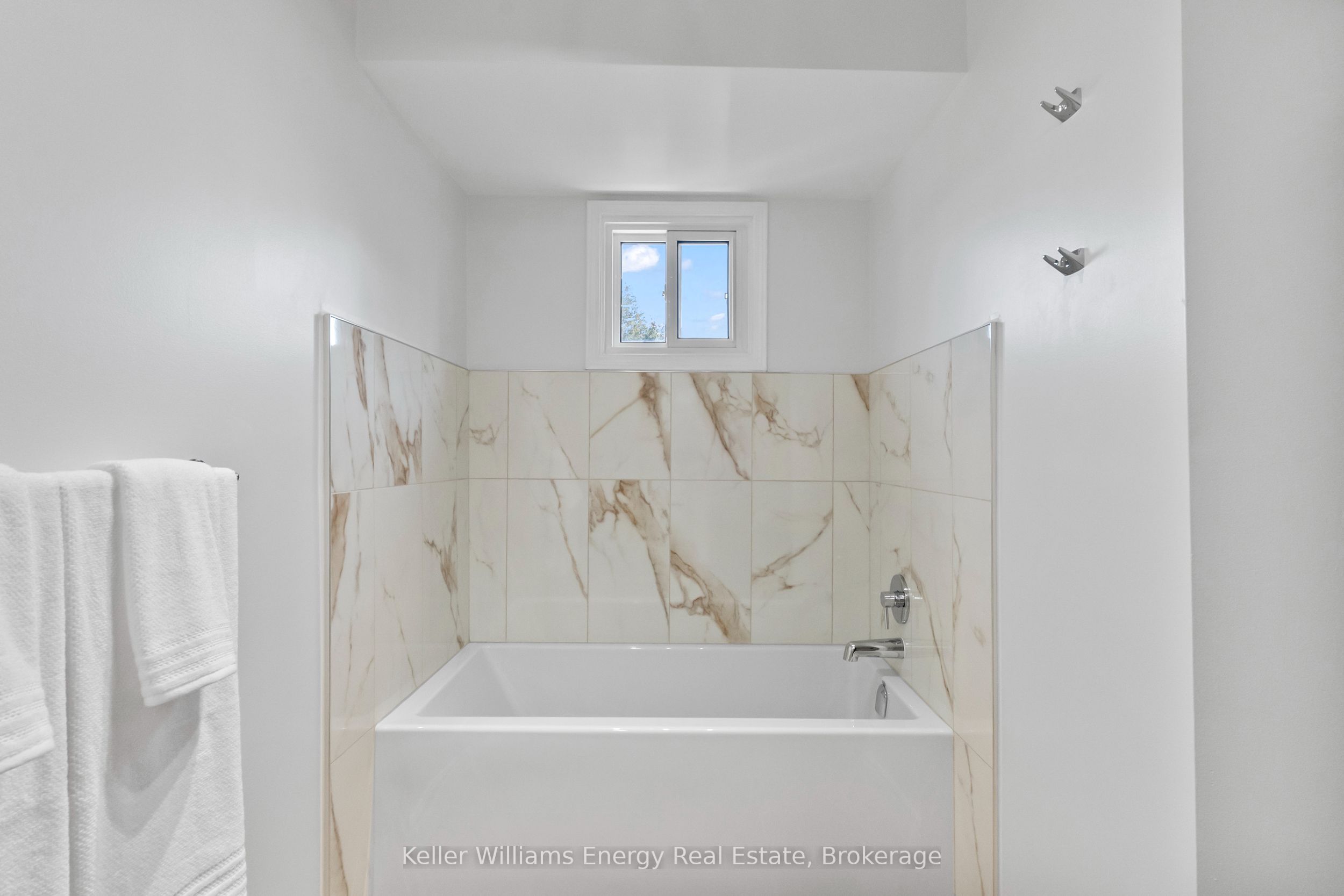 523 Palmtree Crescent Property Photo 25