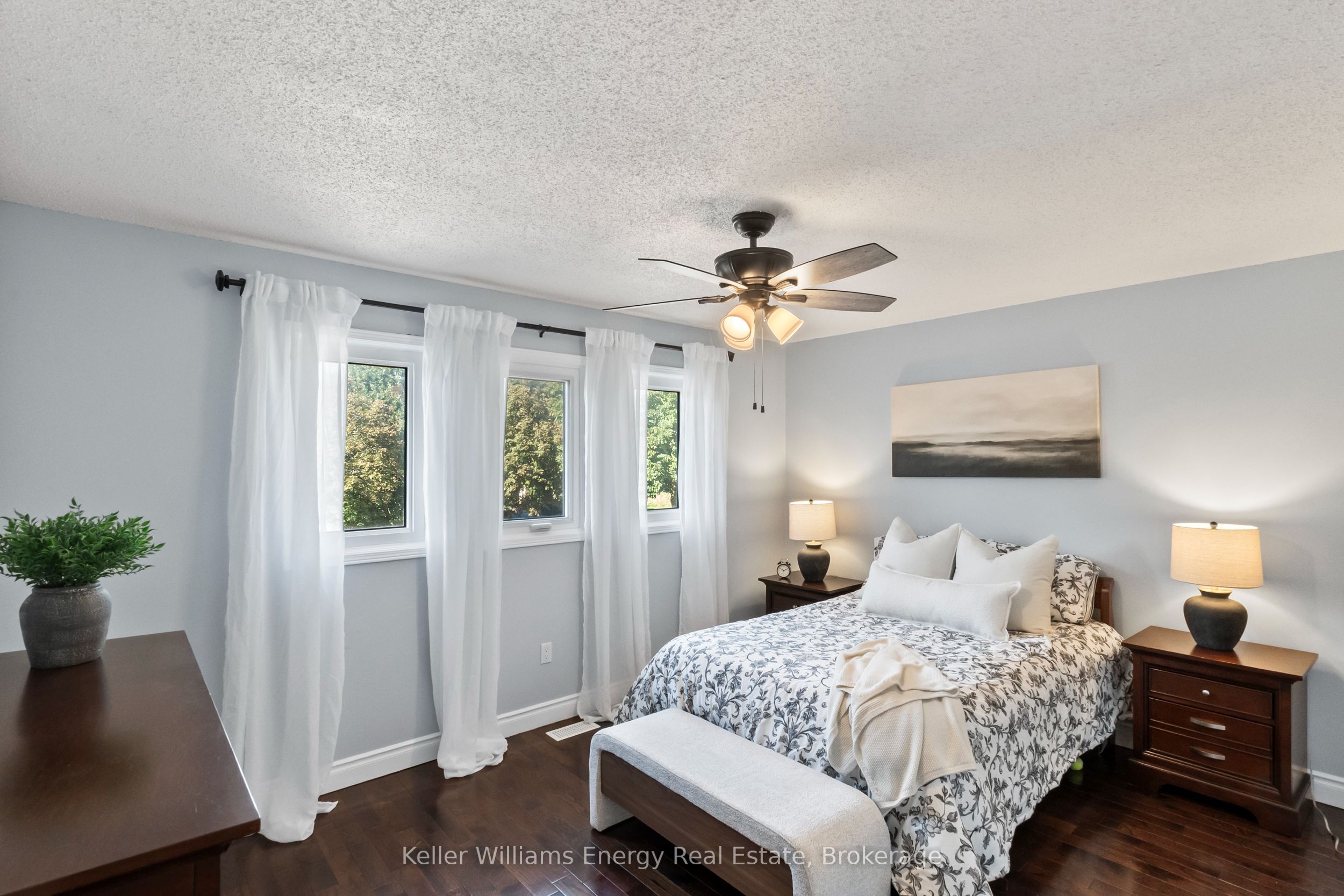 523 Palmtree Crescent Property Photo 27