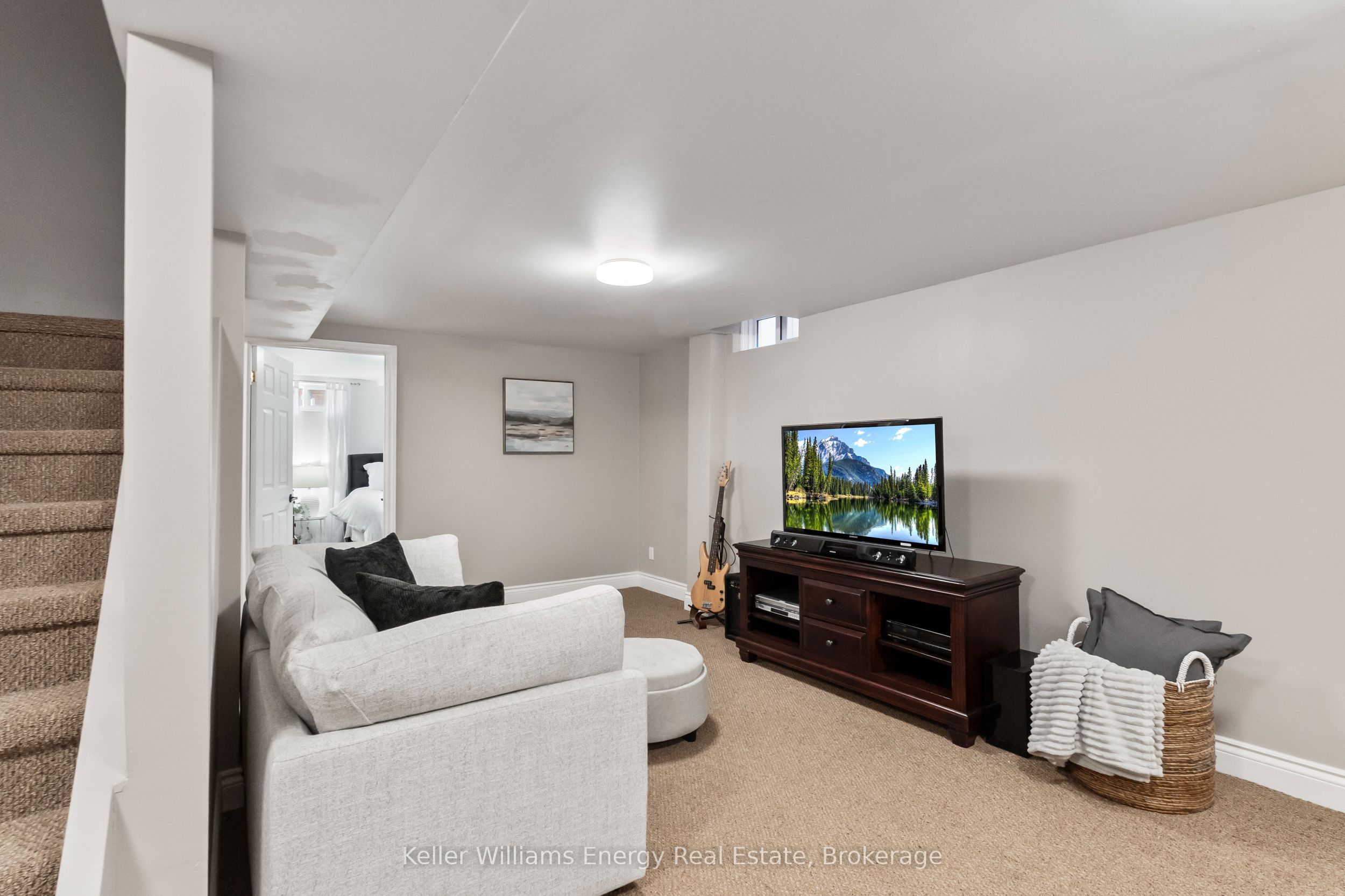 523 Palmtree Crescent Property Photo 33