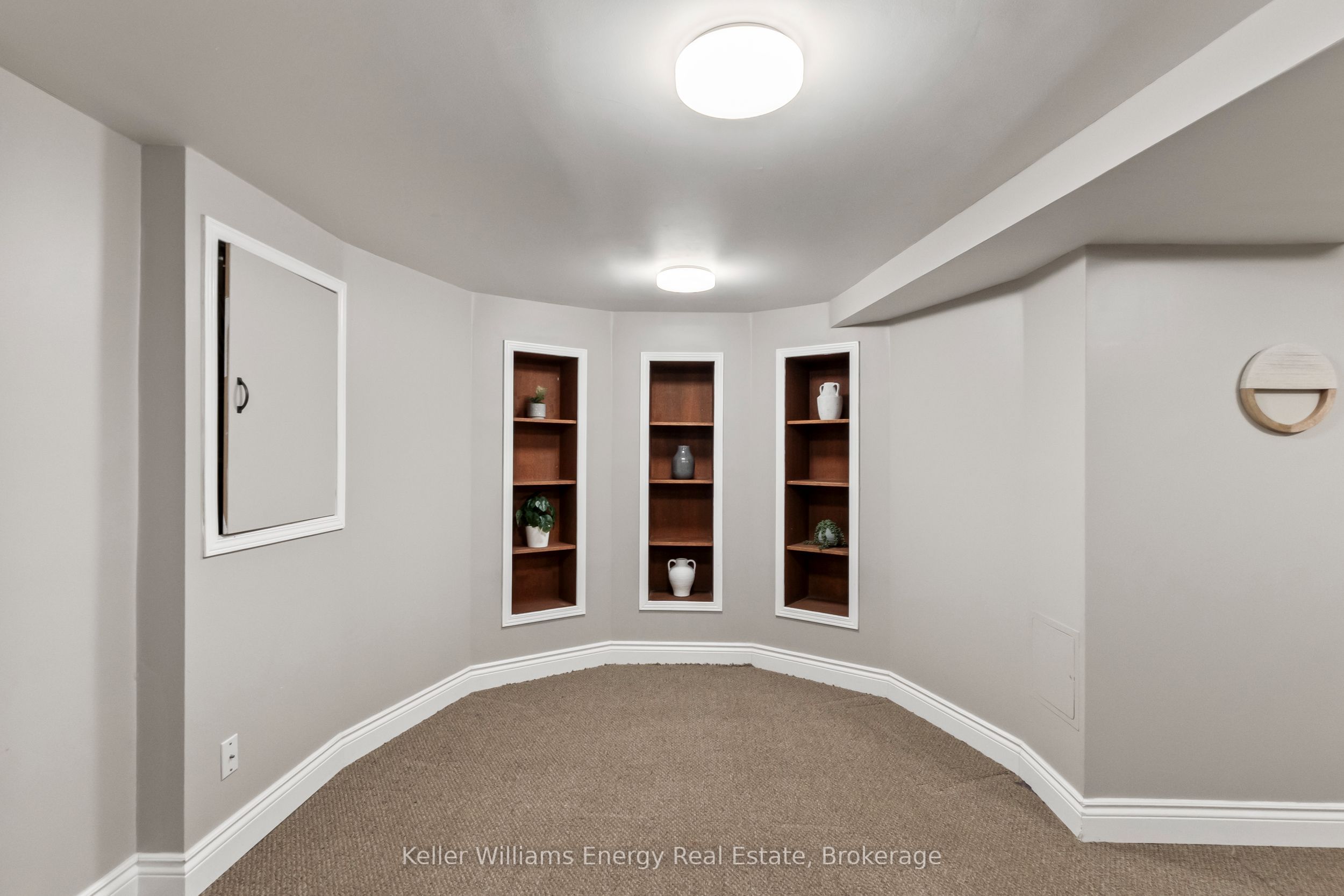 523 Palmtree Crescent Property Photo 34
