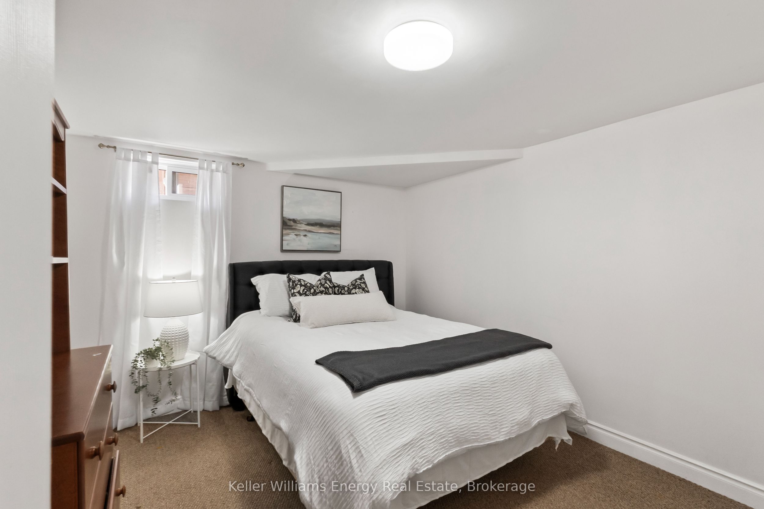 523 Palmtree Crescent Property Photo 35