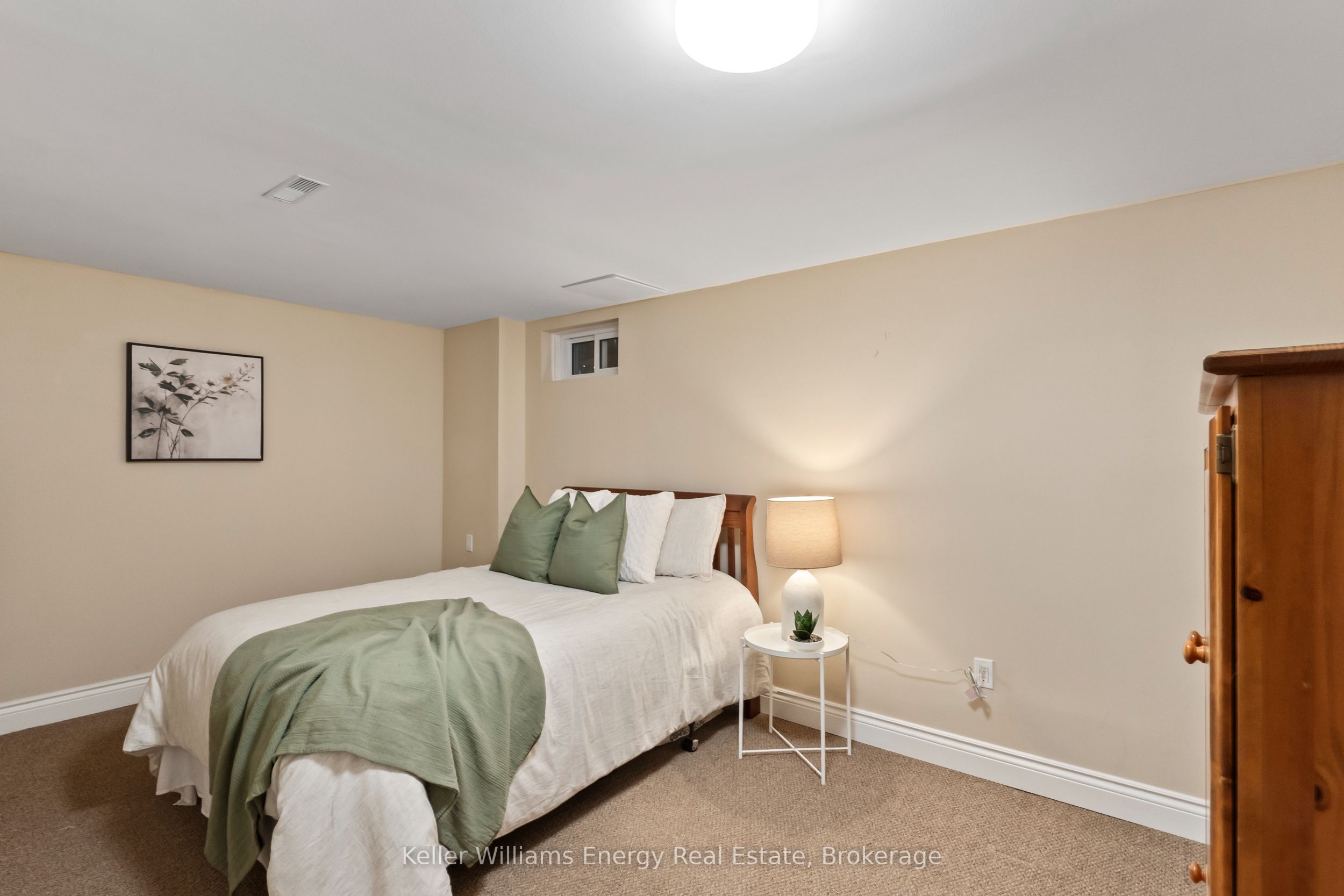 523 Palmtree Crescent Property Photo 36