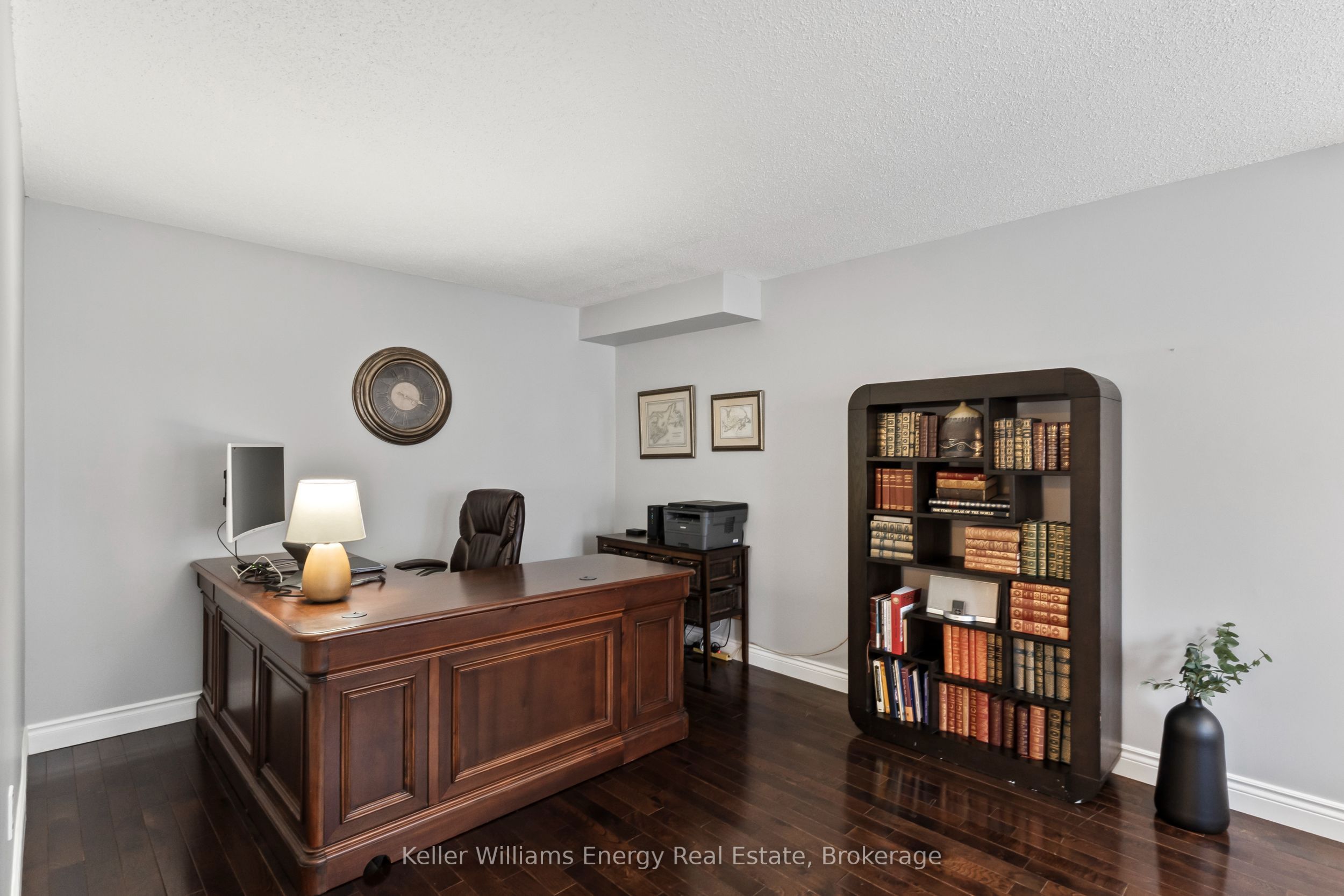 523 Palmtree Crescent Property Photo 38