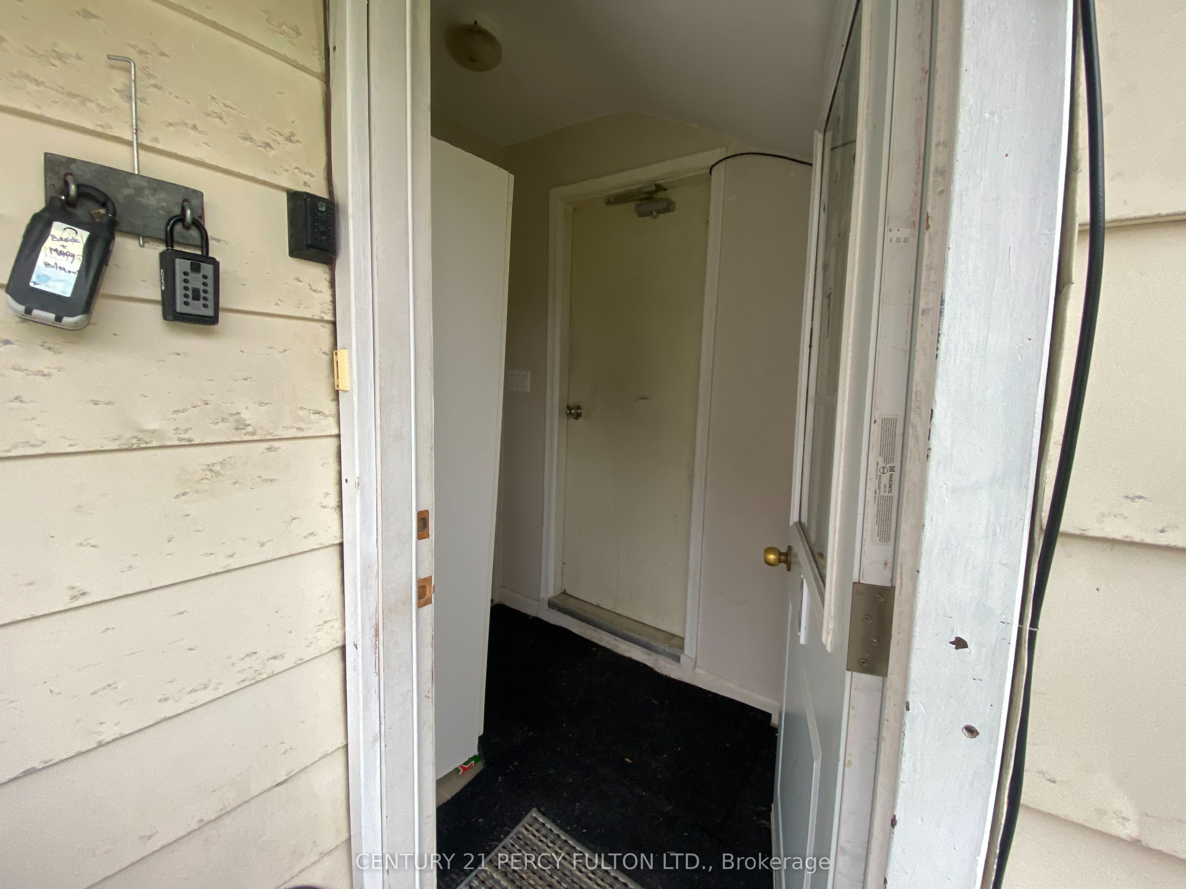 169 Mary Street N 3 Property Photo 2