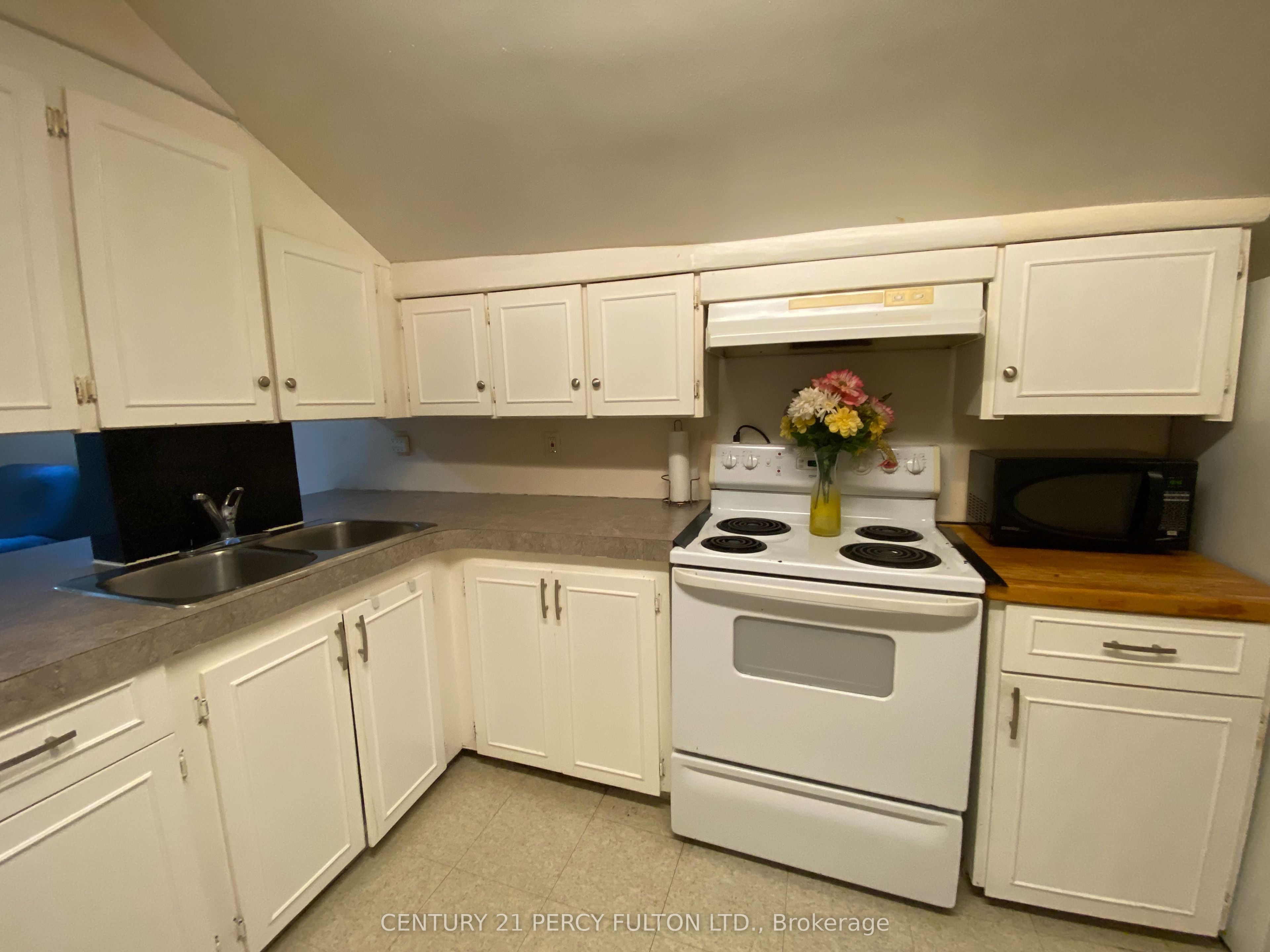 169 Mary Street N 3 Property Photo 6