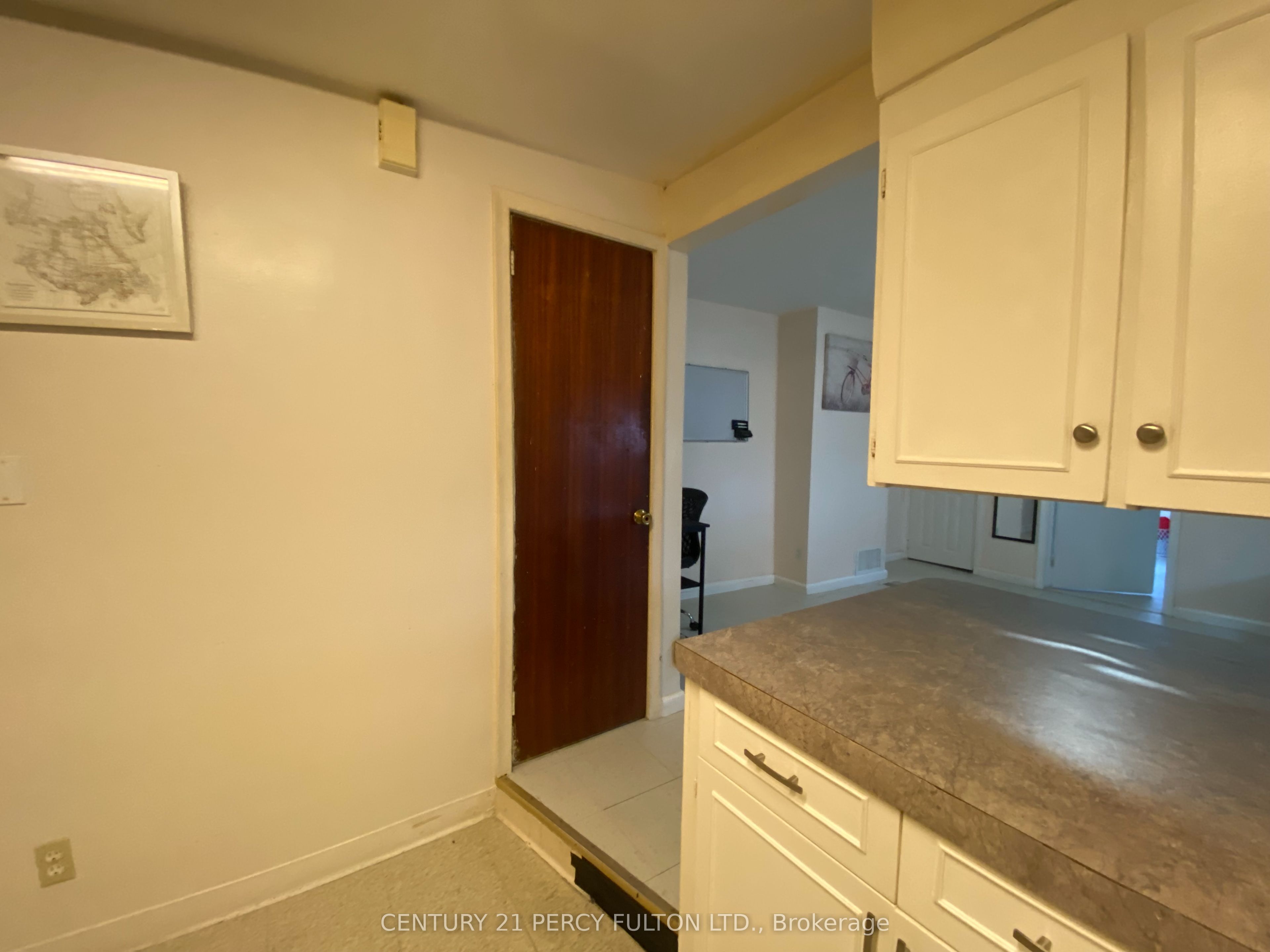 169 Mary Street N 3 Property Photo 7