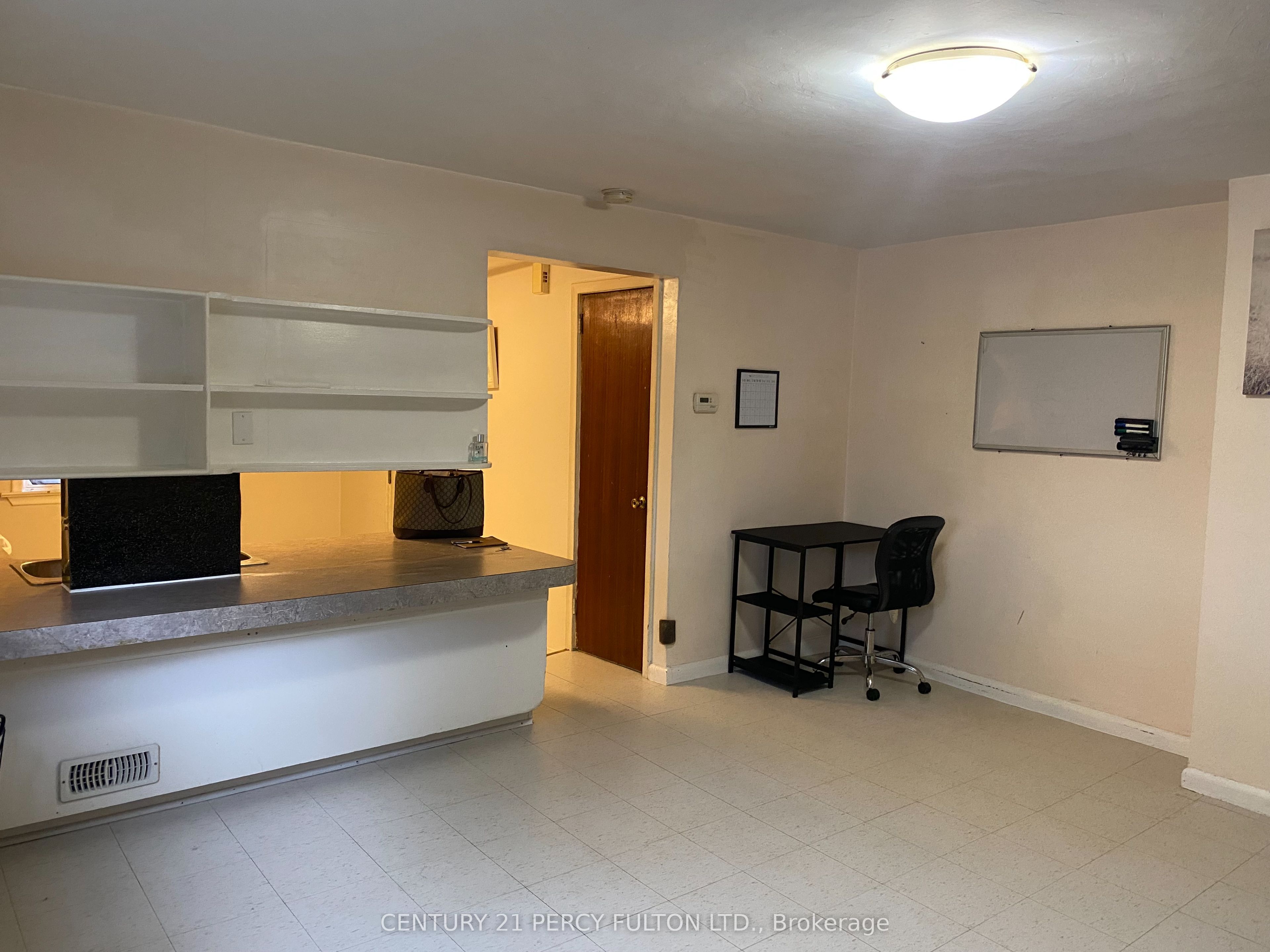 169 Mary Street N 3 Property Photo 8