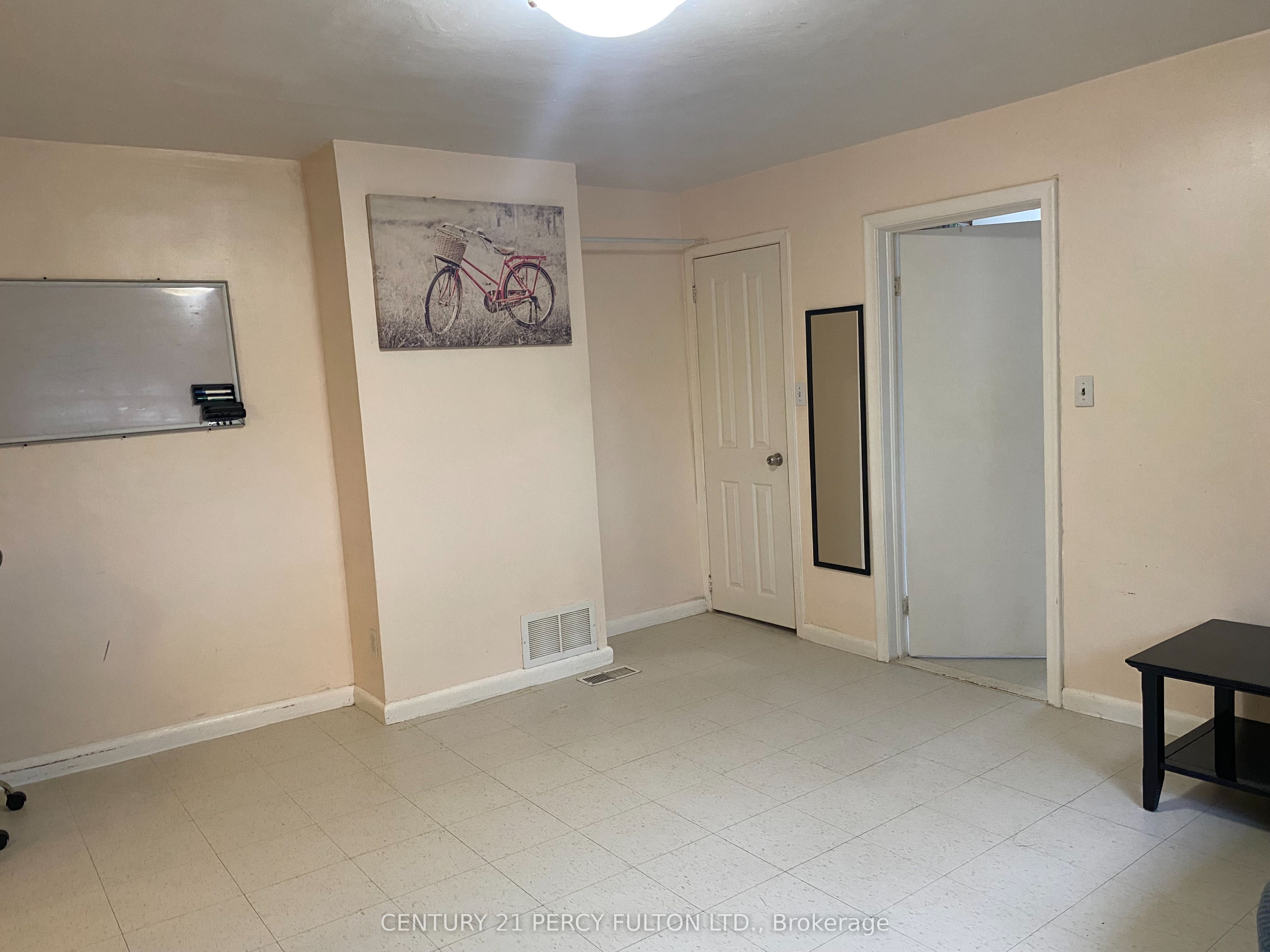 169 Mary Street N 3 Property Photo 12