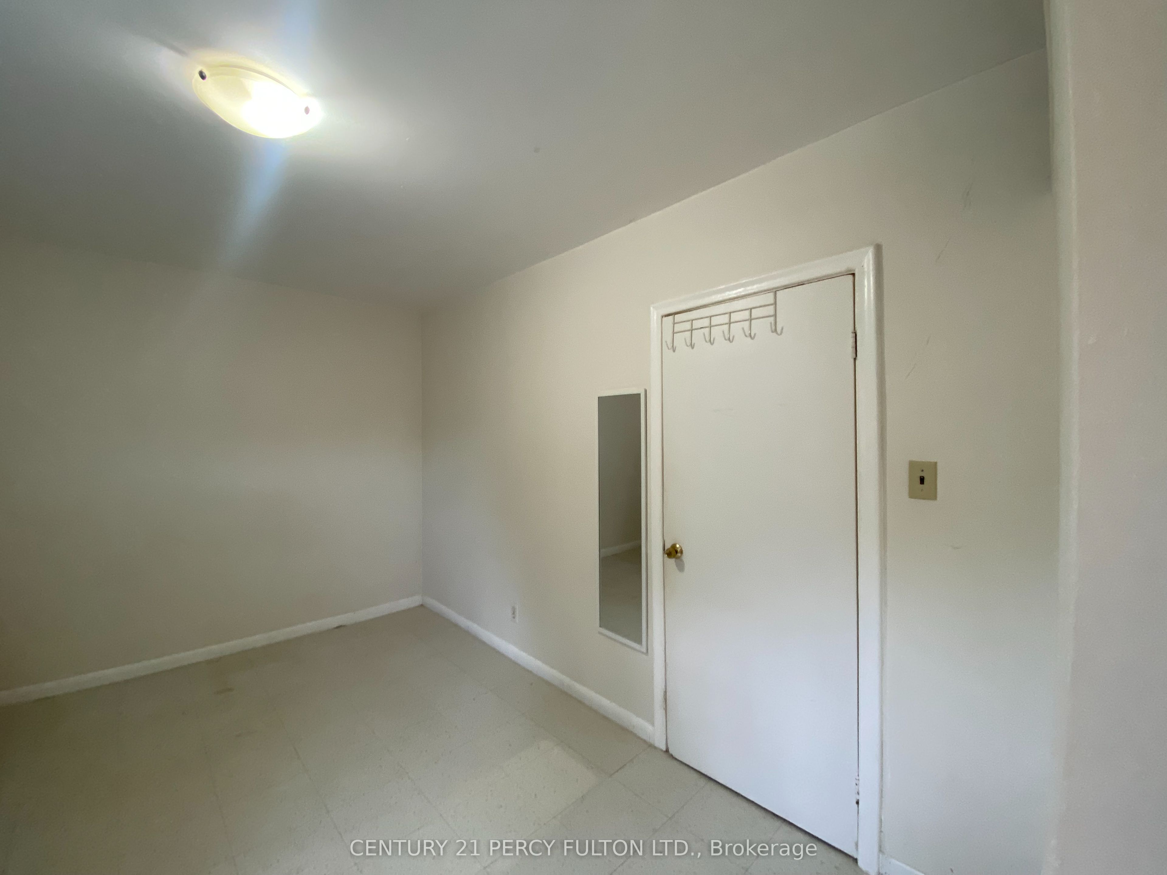 169 Mary Street N 3 Property Photo 14