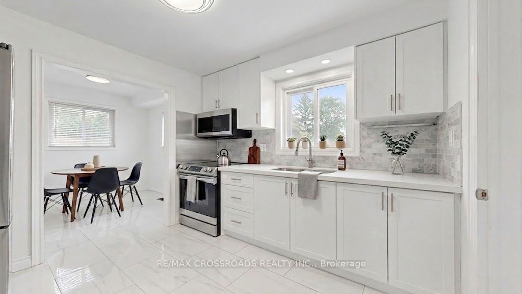 36 United Square Property Photo 6