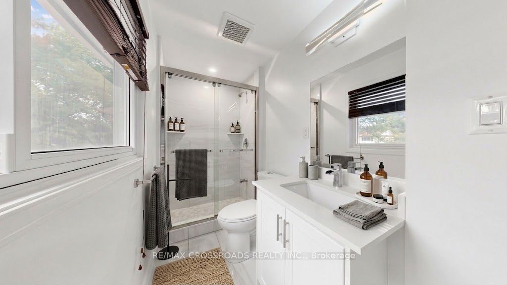 36 United Square Property Photo 9