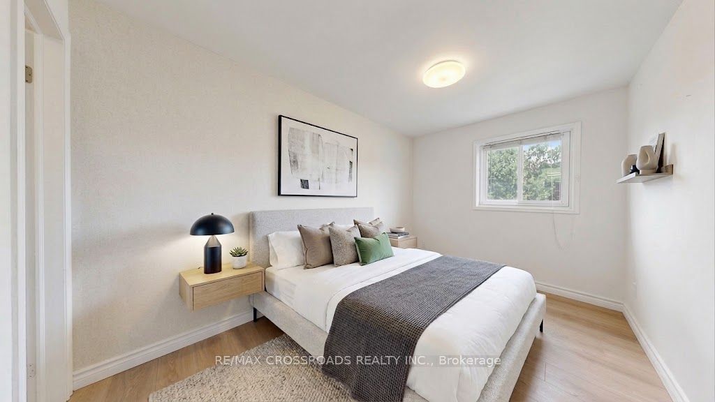 36 United Square Property Photo 11