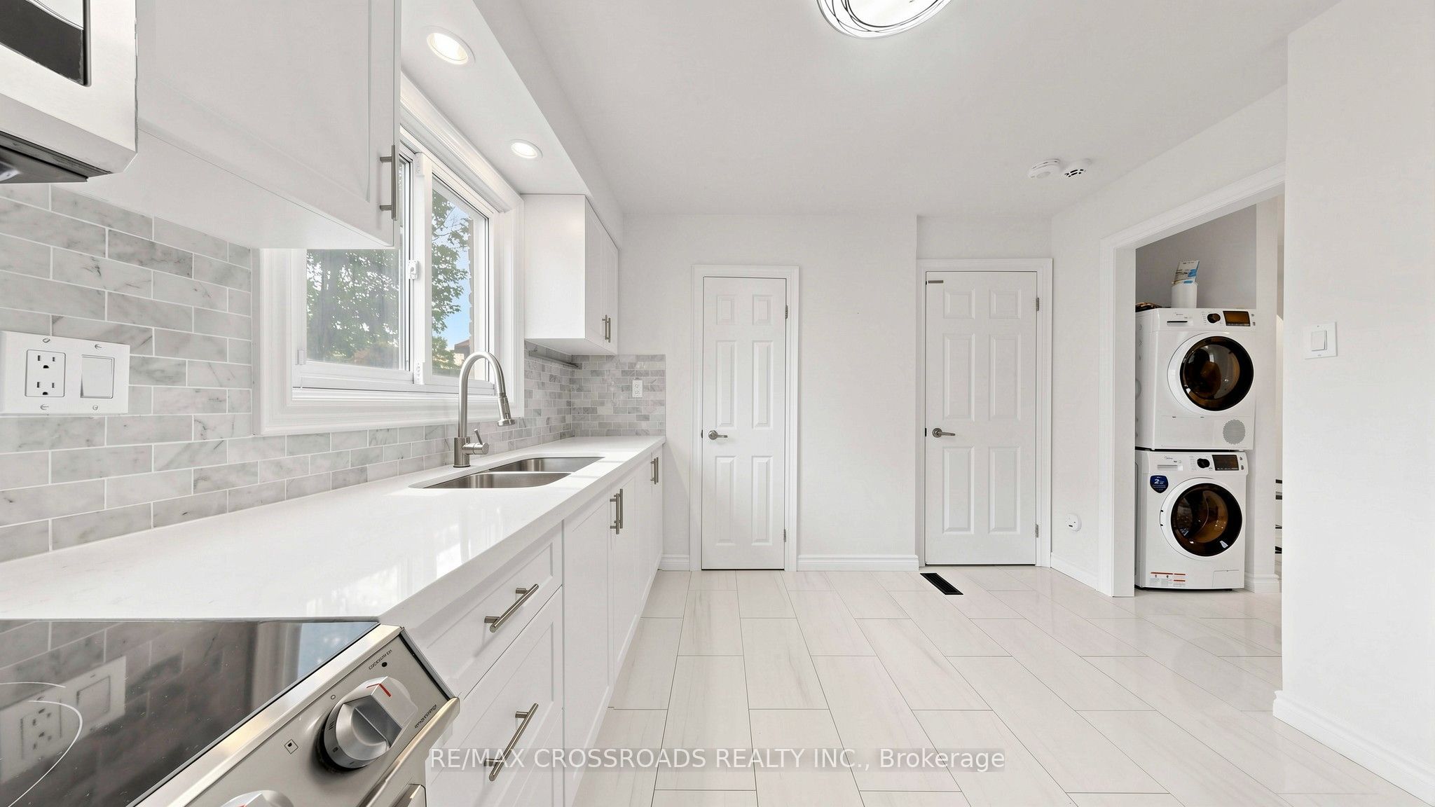 36 United Square Property Photo 13