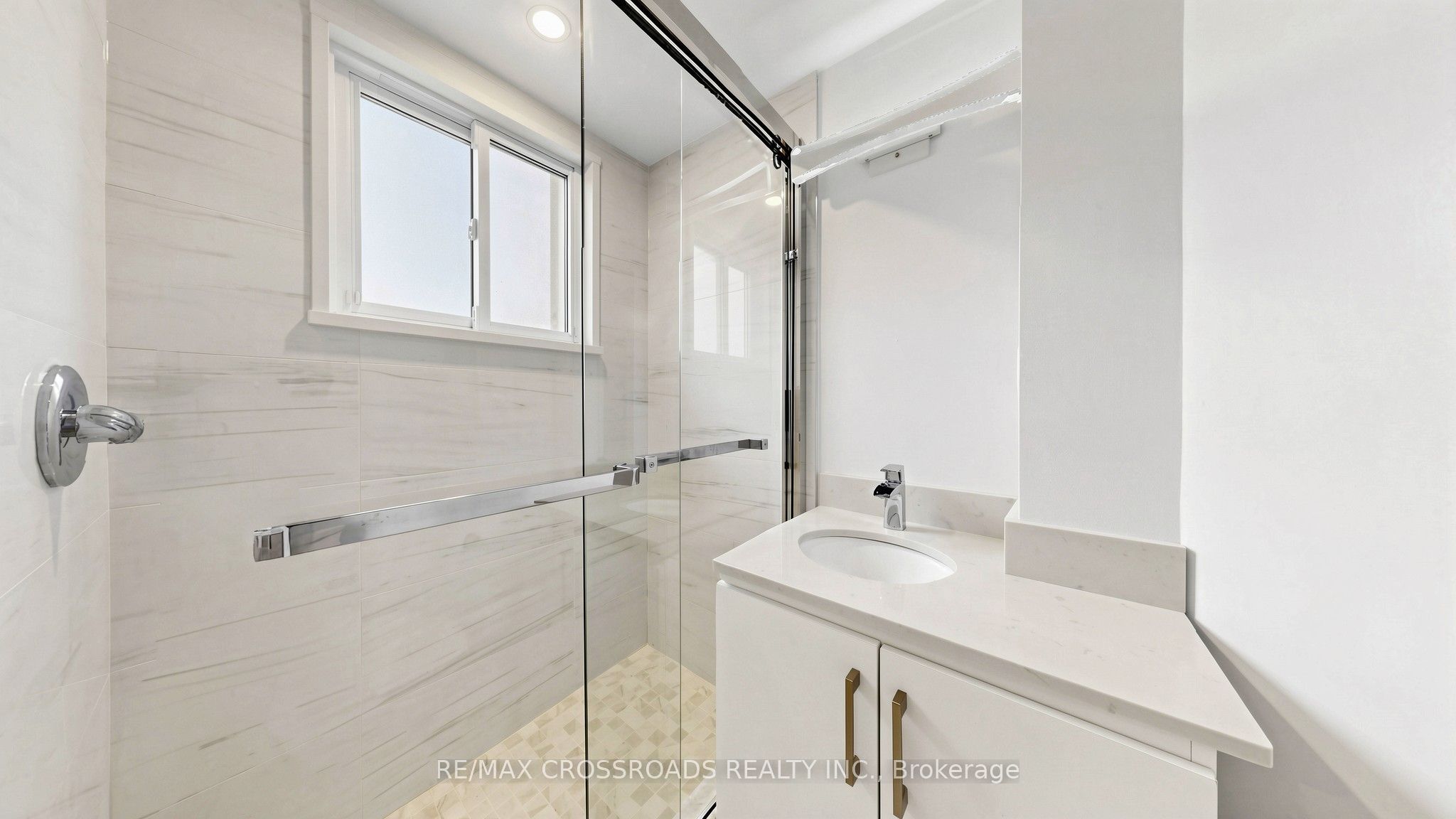 36 United Square Property Photo 16