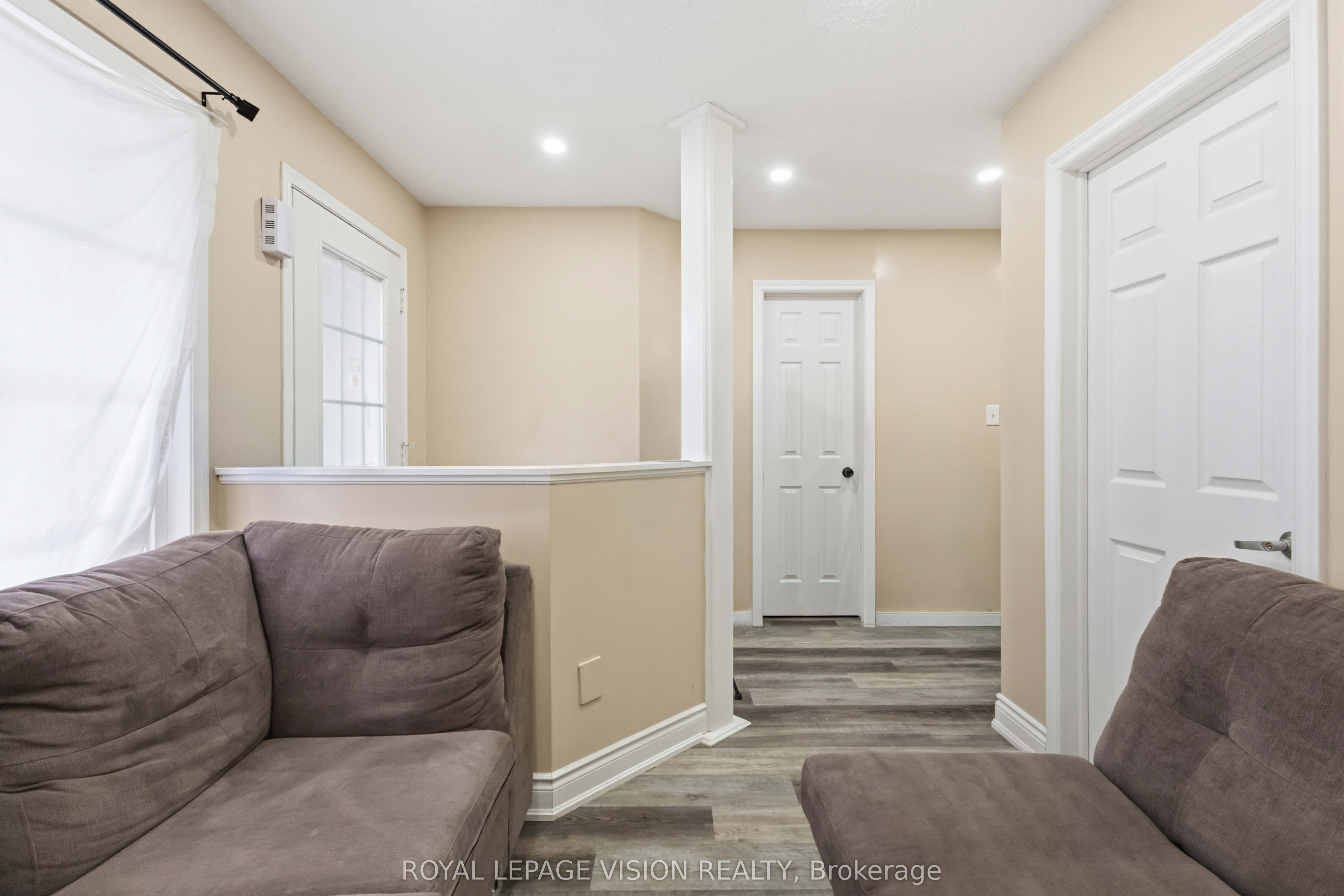 1815 Dalhousie Crescent Property Photo 5