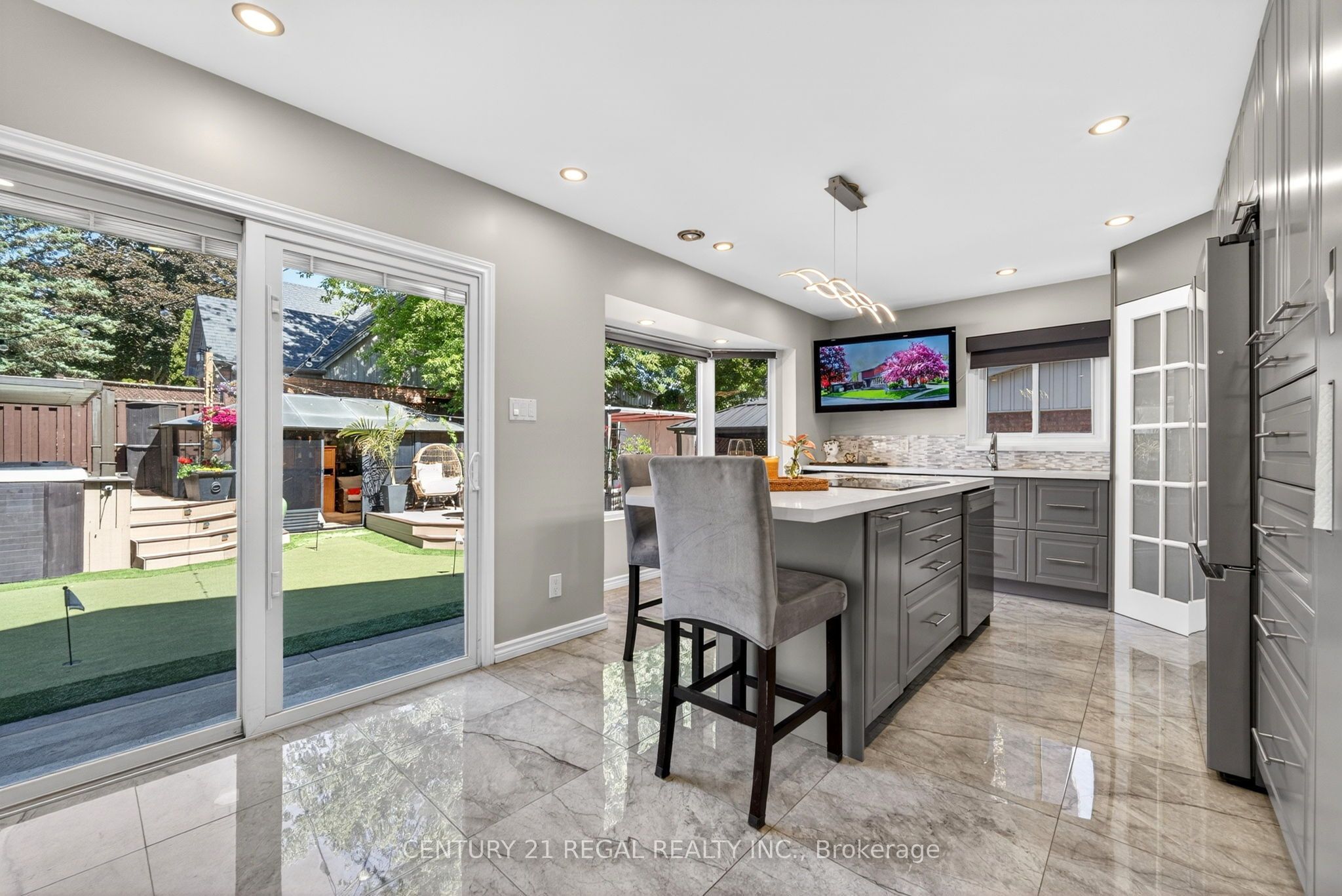 481 Camelot Drive W Property Photo 8