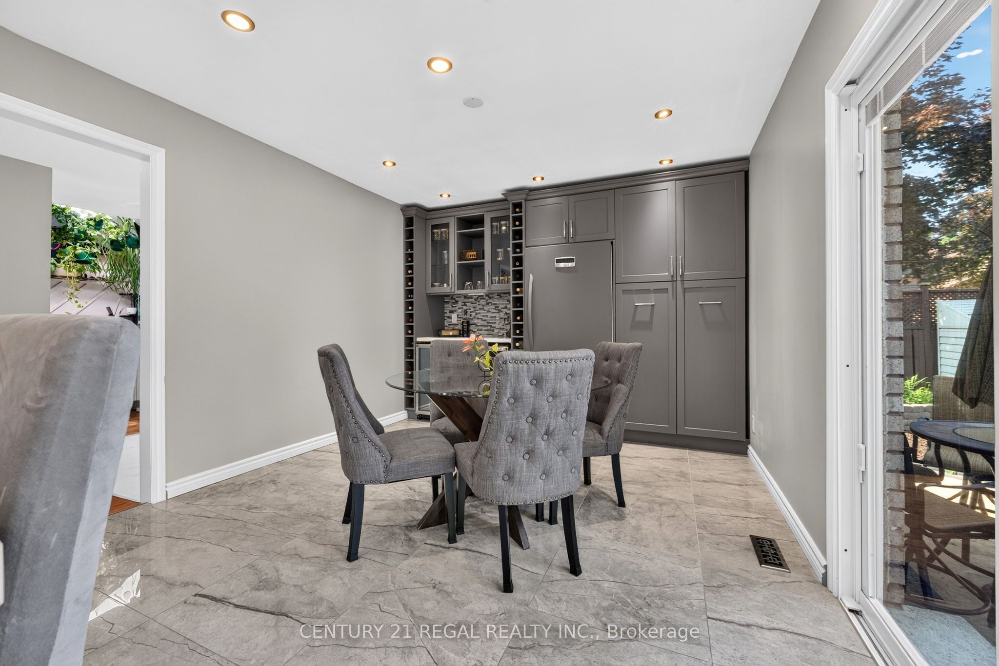 481 Camelot Drive W Property Photo 10