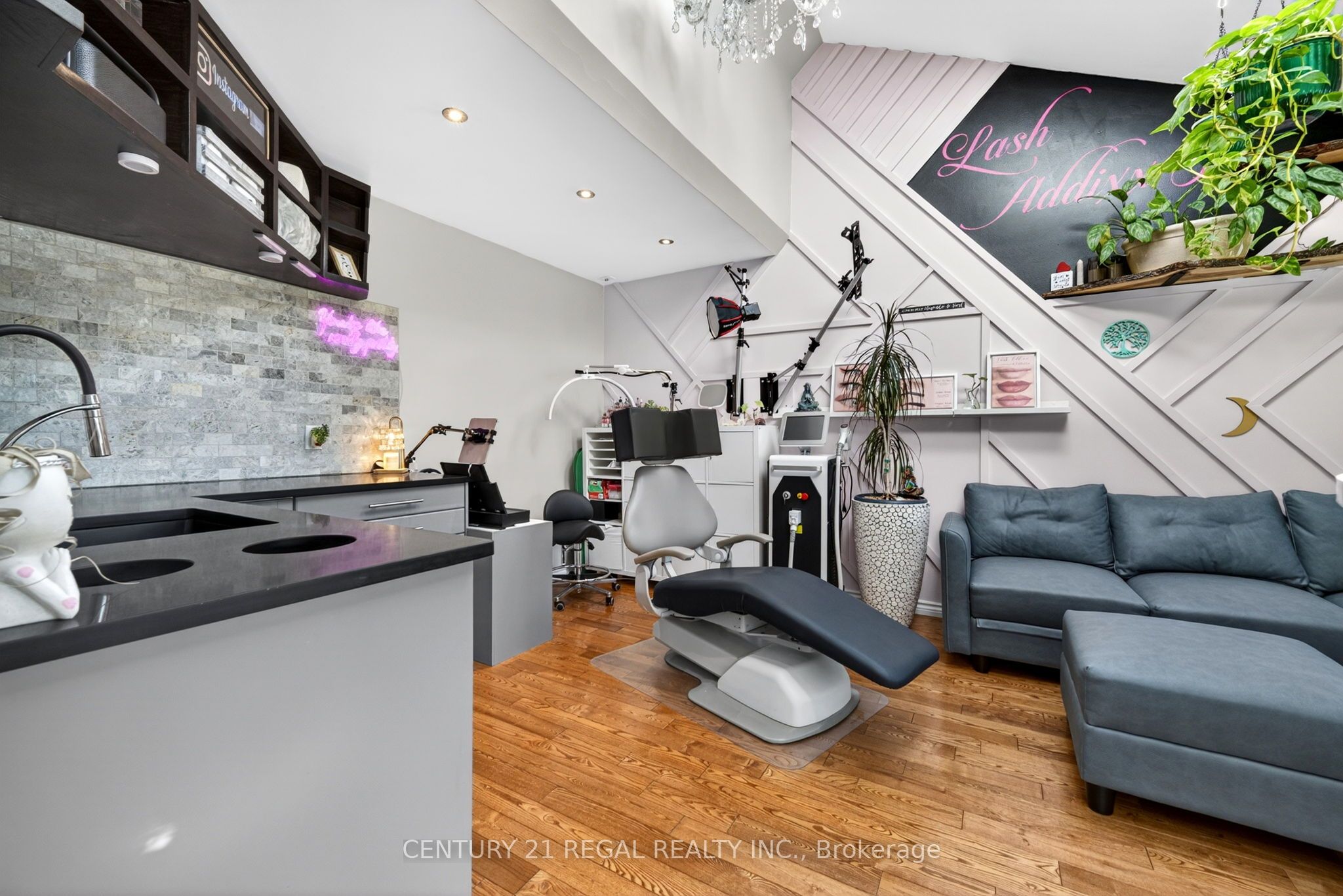 481 Camelot Drive W Property Photo 14
