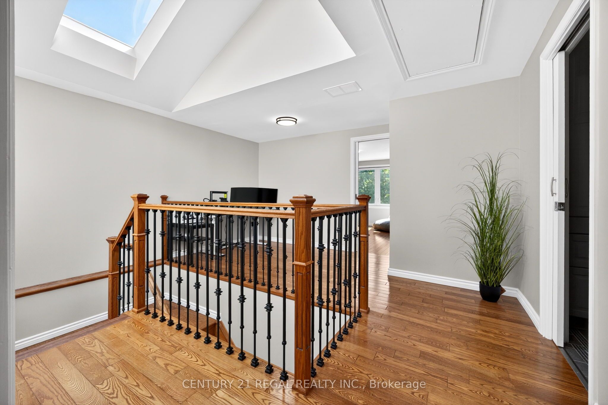 481 Camelot Drive W Property Photo 16
