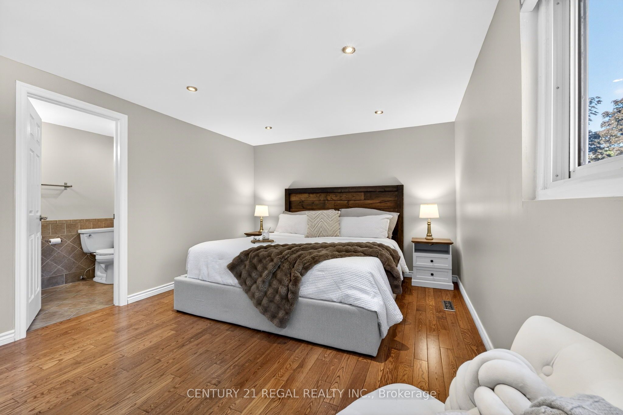 481 Camelot Drive W Property Photo 18