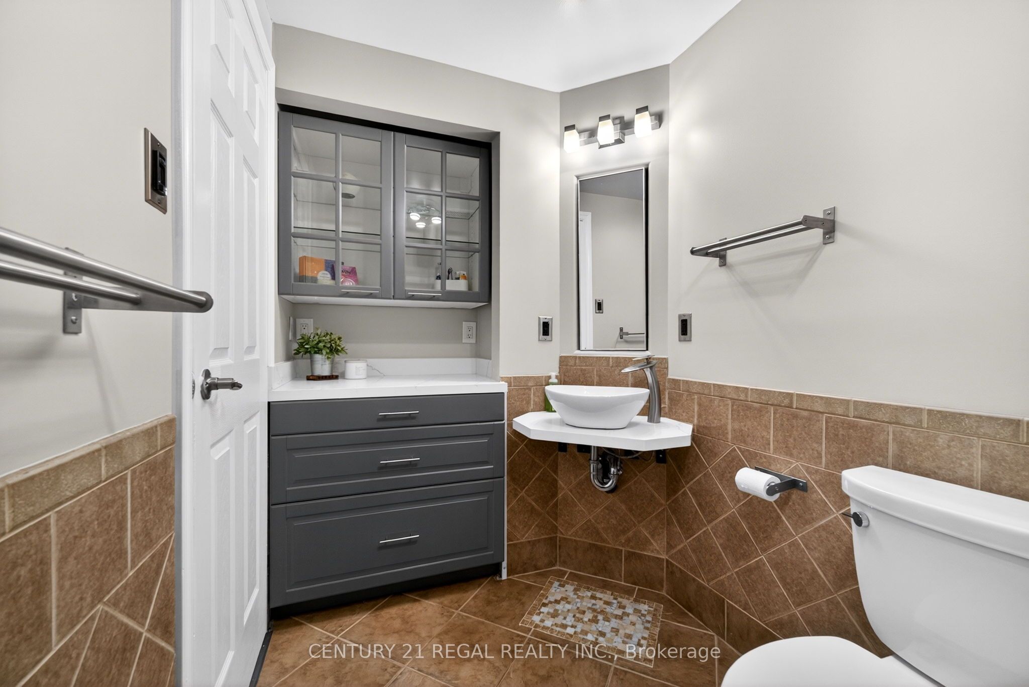 481 Camelot Drive W Property Photo 19