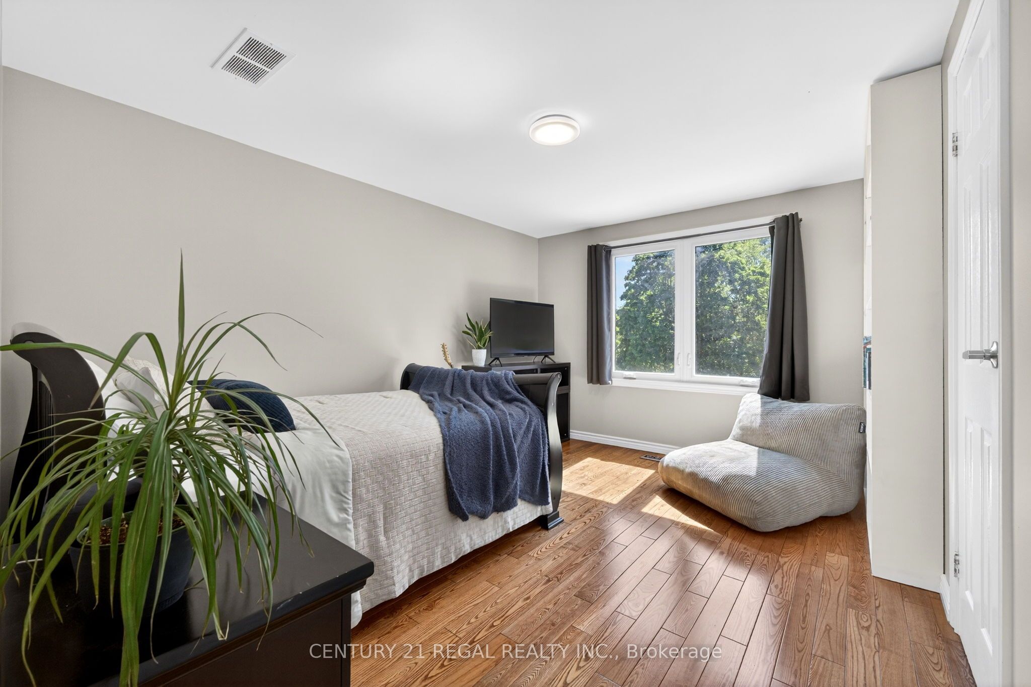 481 Camelot Drive W Property Photo 22