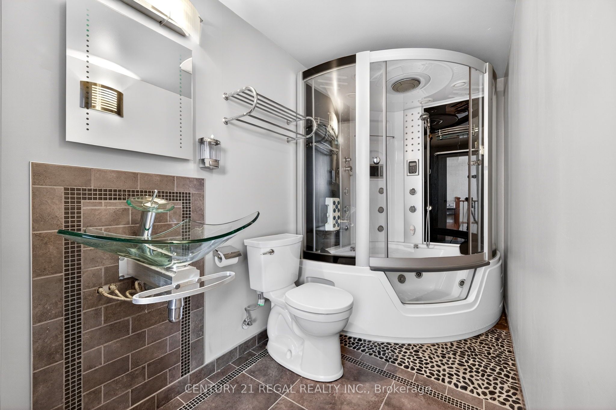 481 Camelot Drive W Property Photo 24