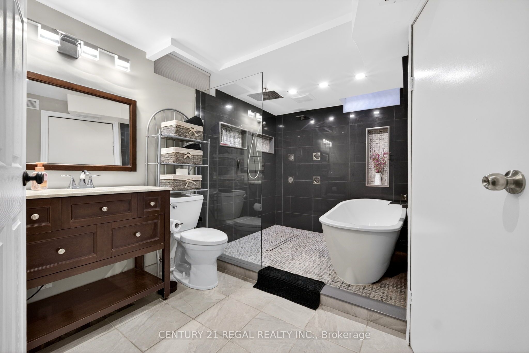 481 Camelot Drive W Property Photo 36