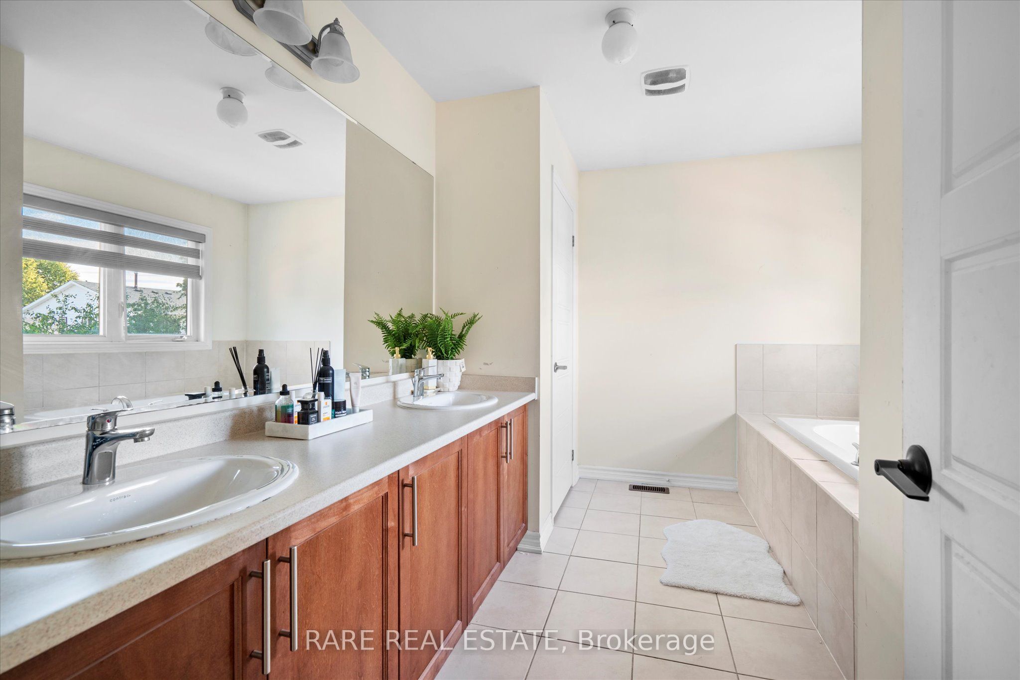 267 Fleetwood Drive Property Photo 13