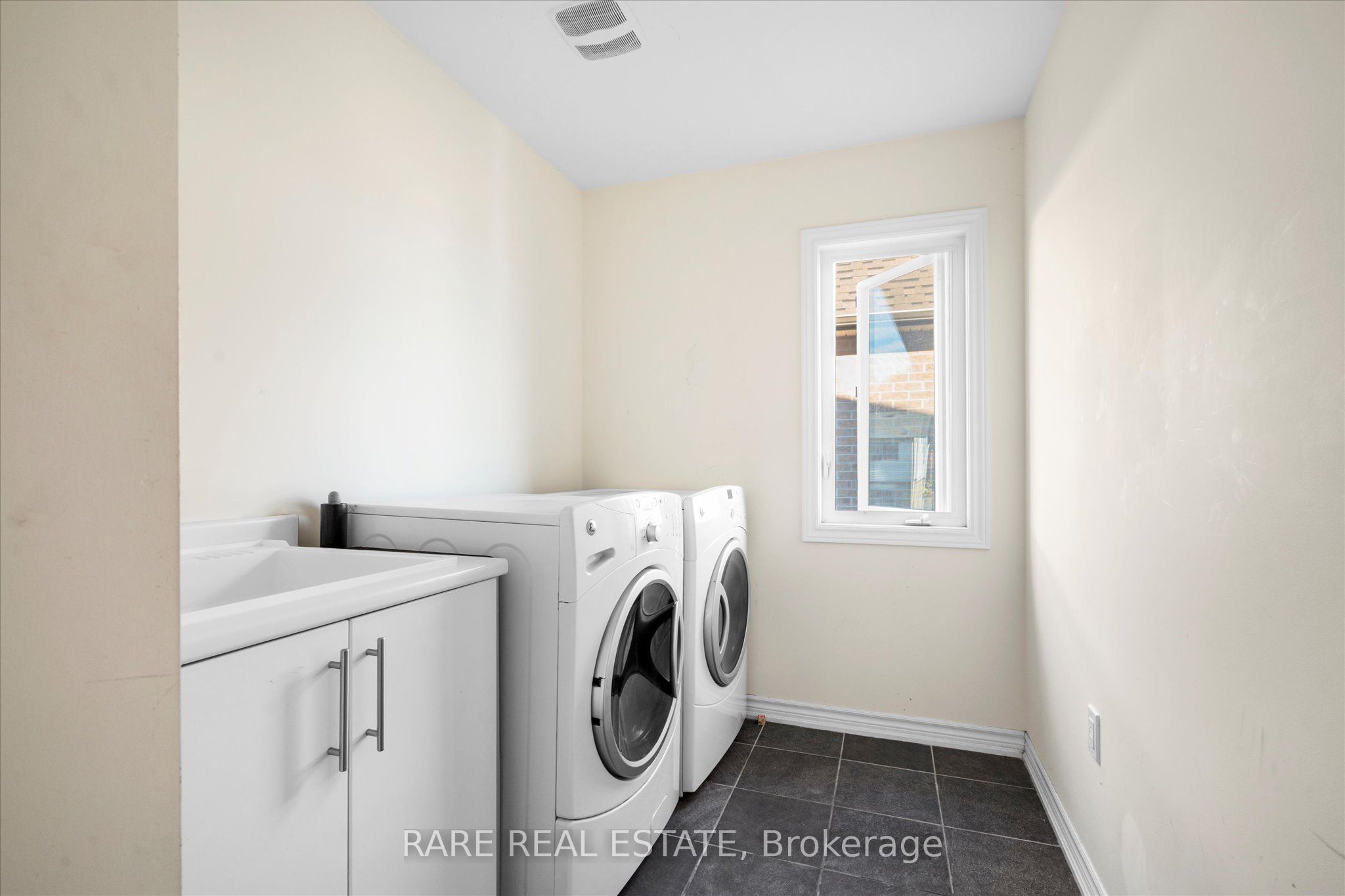 267 Fleetwood Drive Property Photo 18