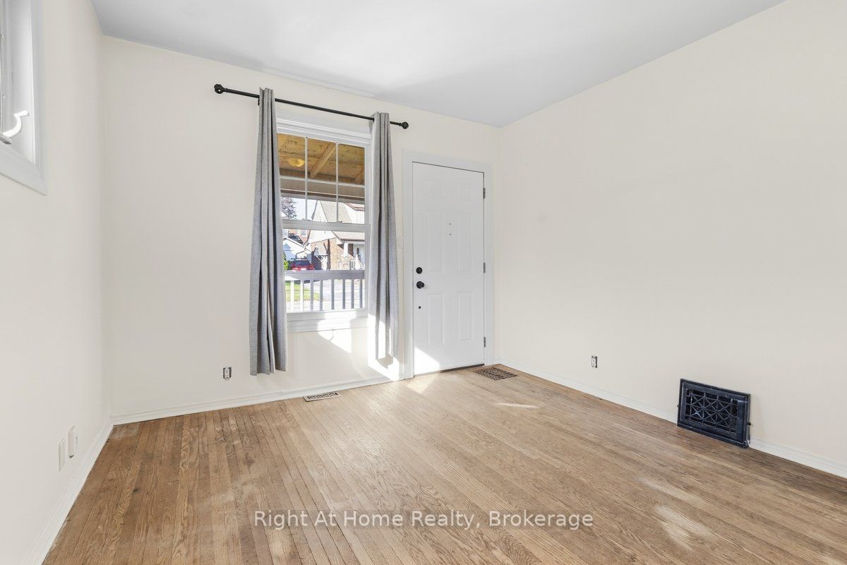 349 Kingsdale Avenue Property Photo 6