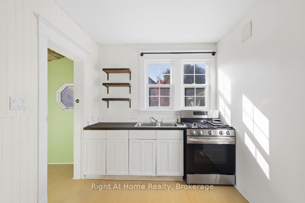349 Kingsdale Avenue Property Photo 12
