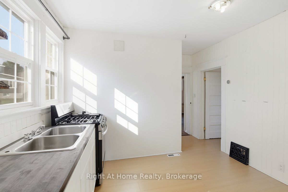 349 Kingsdale Avenue Property Photo 15