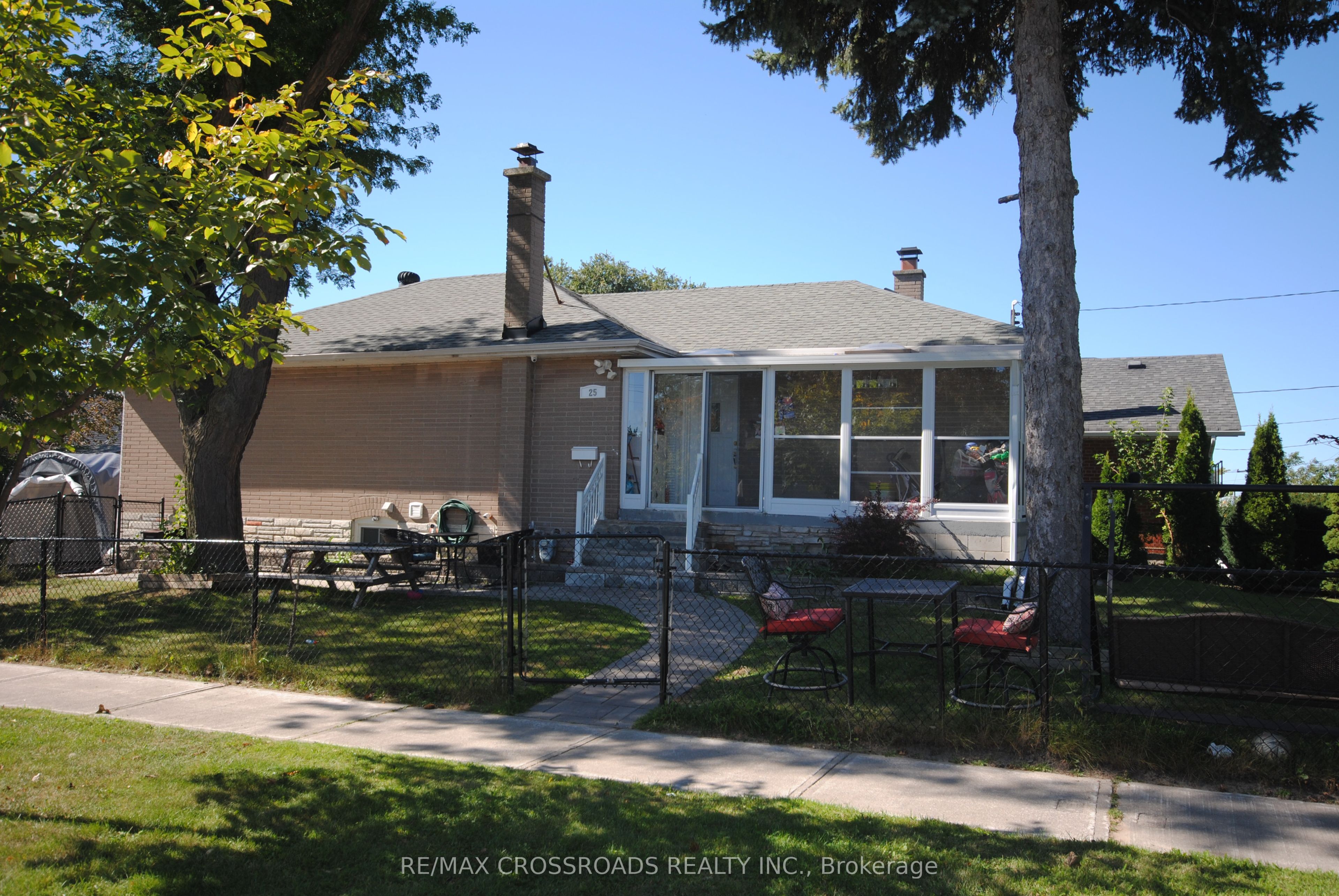 25 Arbutus Crescent Property Photo 1
