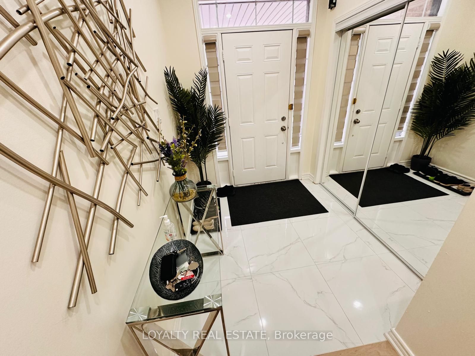 28 Thorp Crescent Property Photo 3
