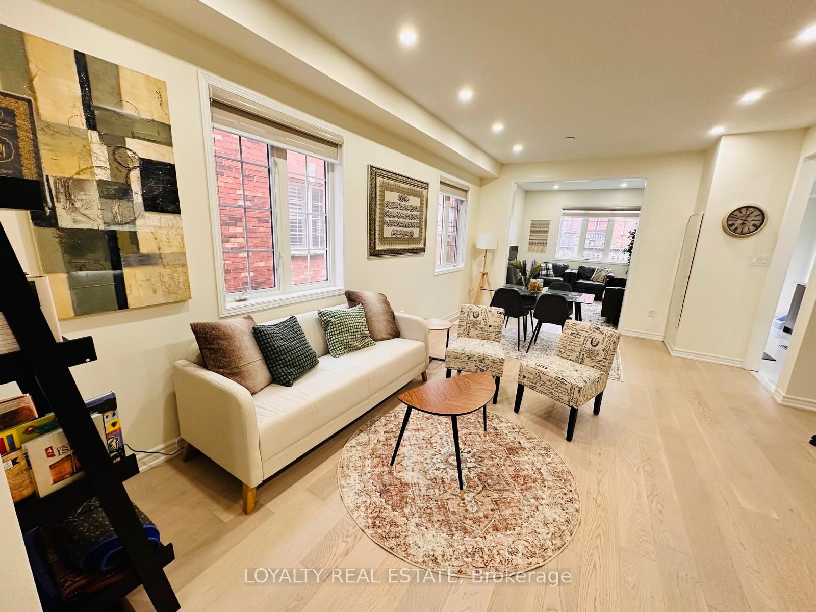 28 Thorp Crescent Property Photo 5