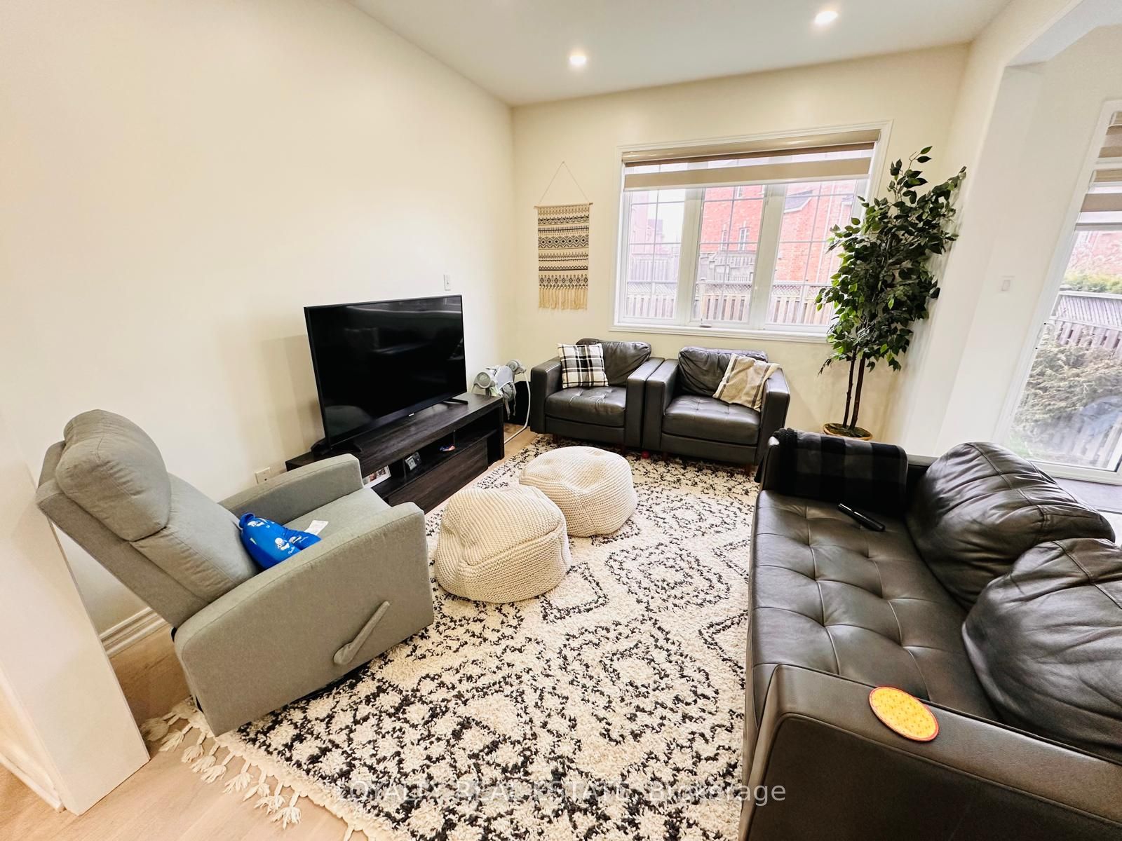 28 Thorp Crescent Property Photo 9