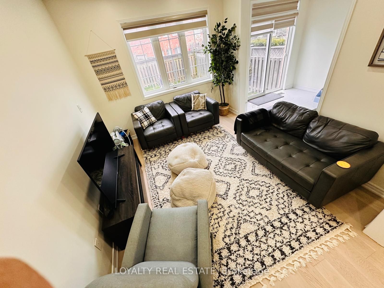 28 Thorp Crescent Property Photo 11