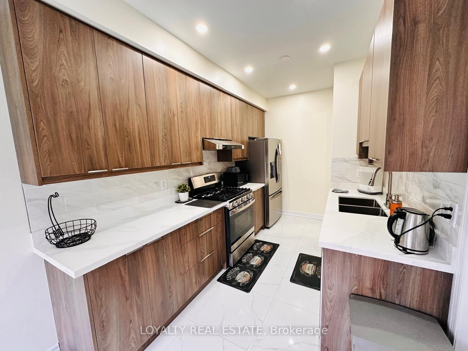 28 Thorp Crescent Property Photo 19