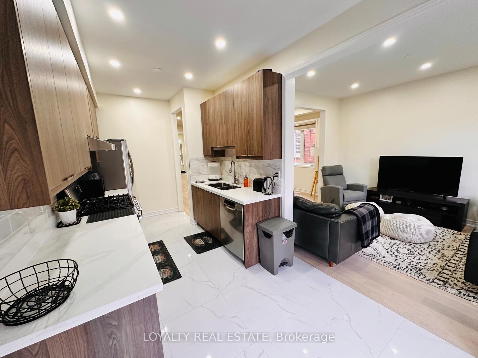 28 Thorp Crescent Property Photo 20