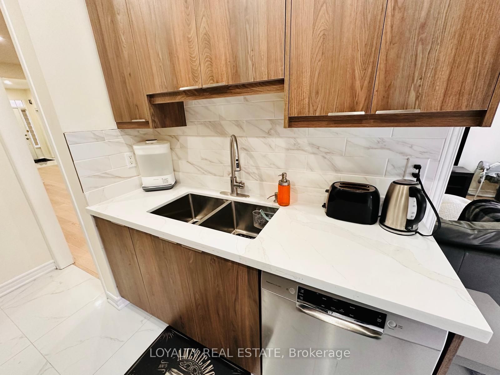 28 Thorp Crescent Property Photo 22