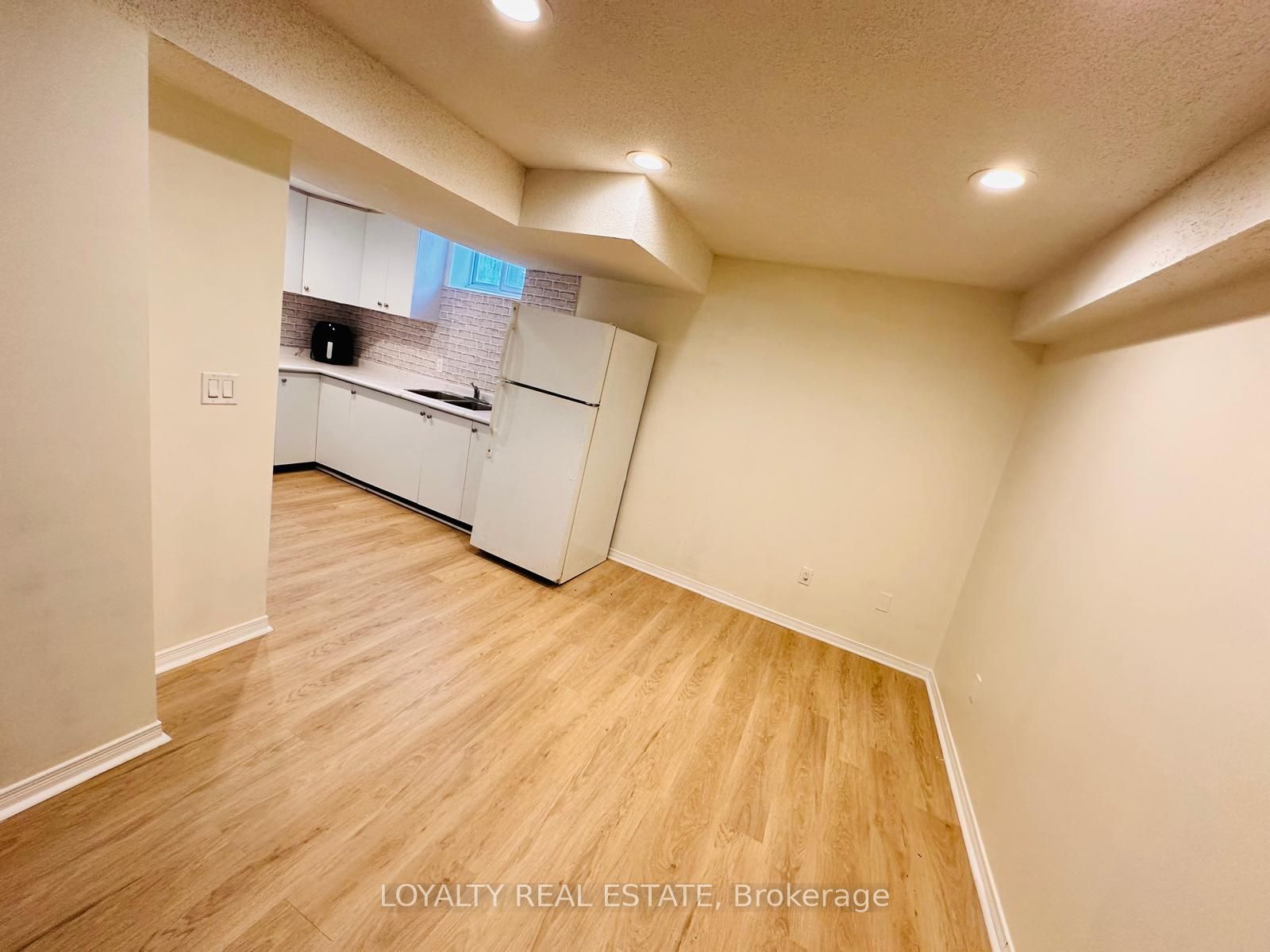 28 Thorp Crescent Property Photo 41